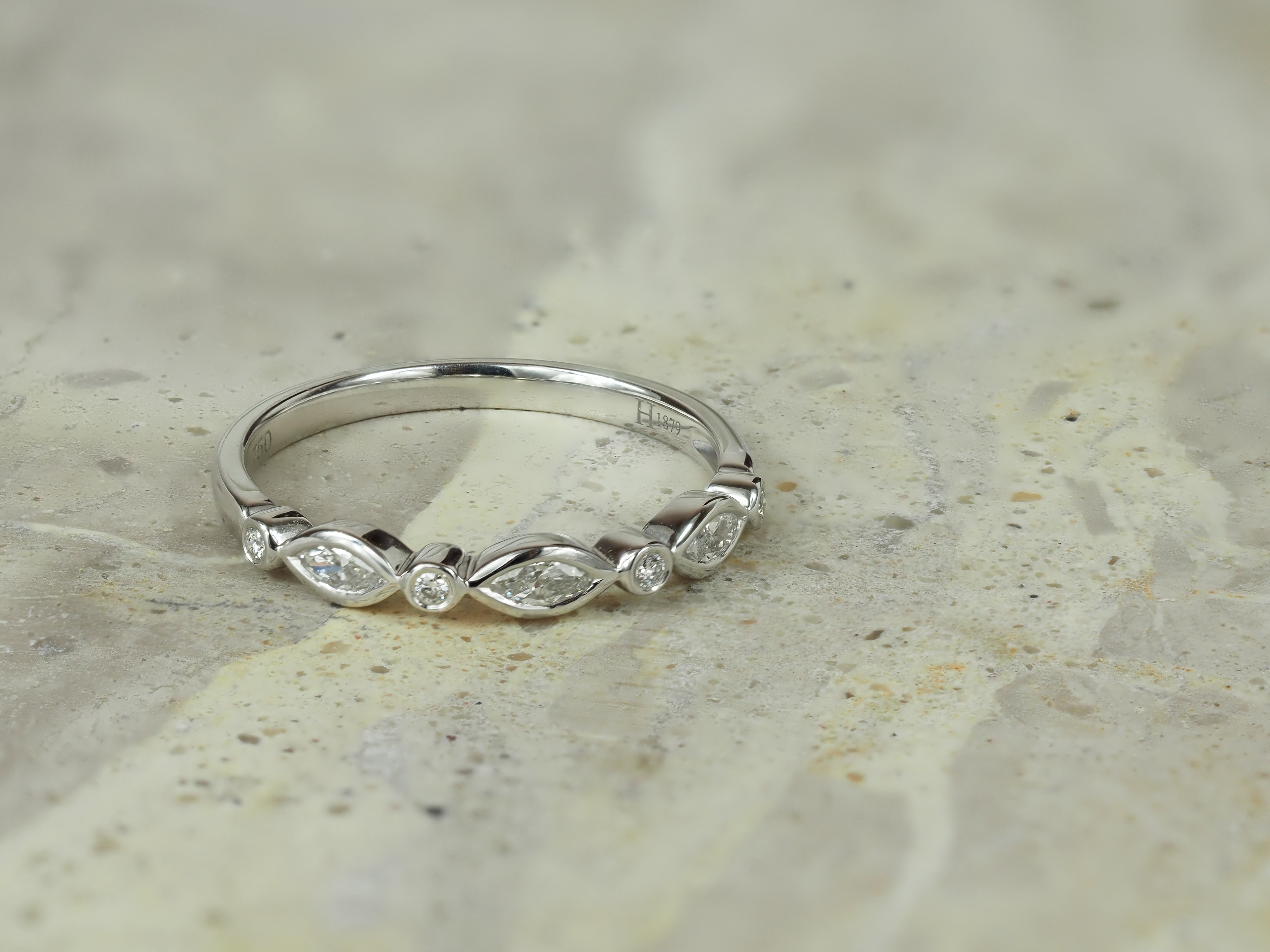 18ct White Gold Round and Marquis Diamond Ring, 0.20ct total