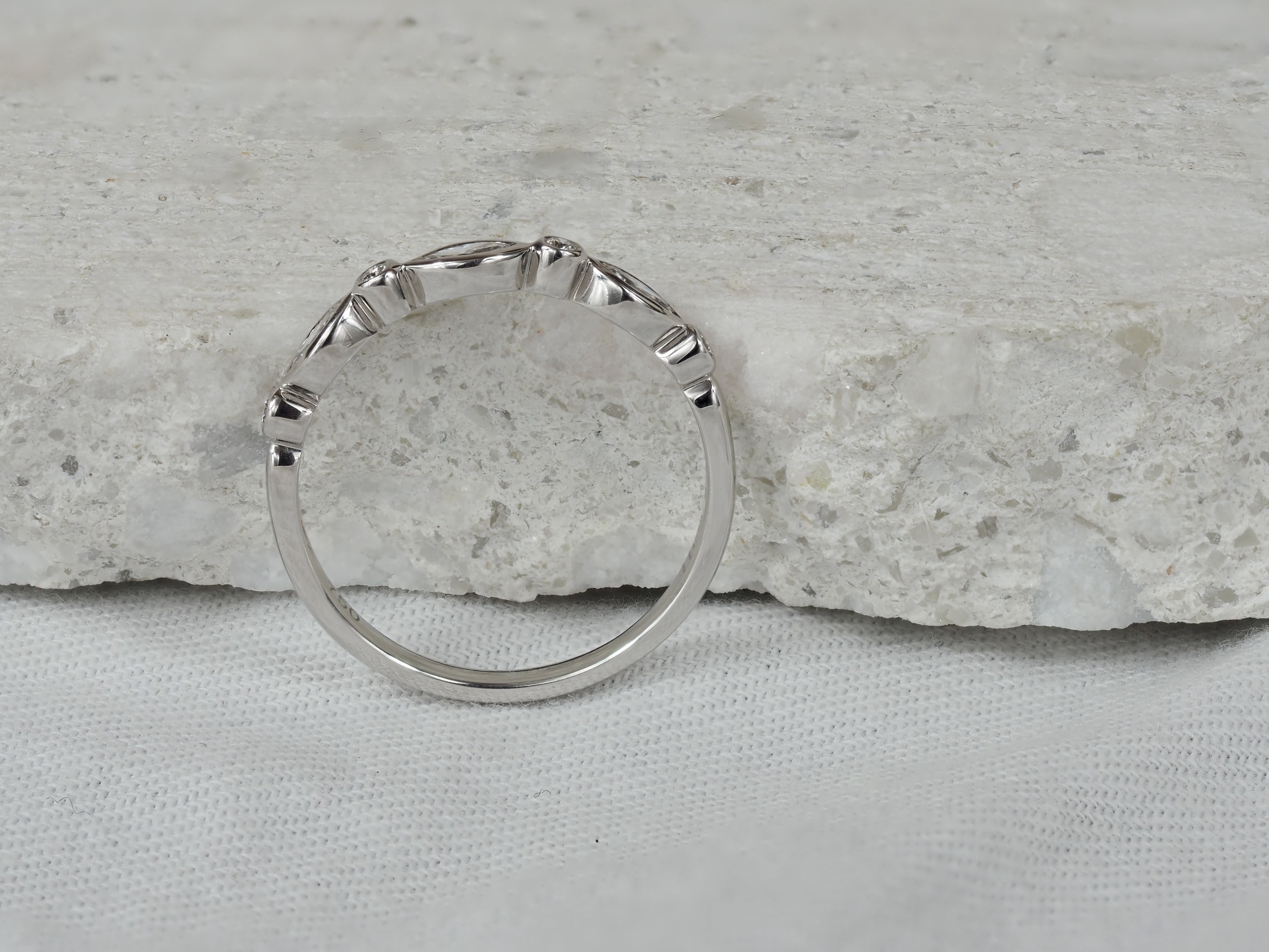 18ct White Gold Round and Marquis Diamond Ring, 0.20ct total