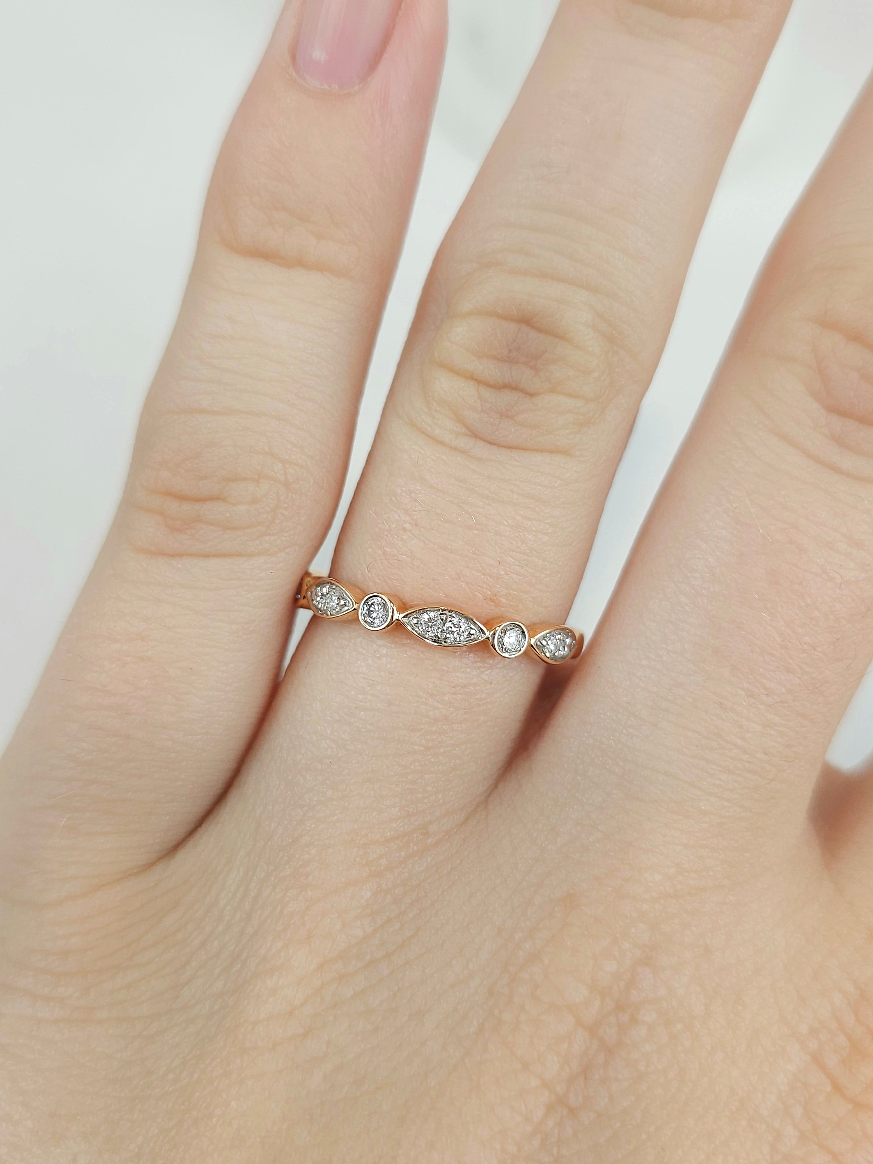 18ct Rose and White Gold Round and Marquise shaped Diamond Band, 0.20ct Total