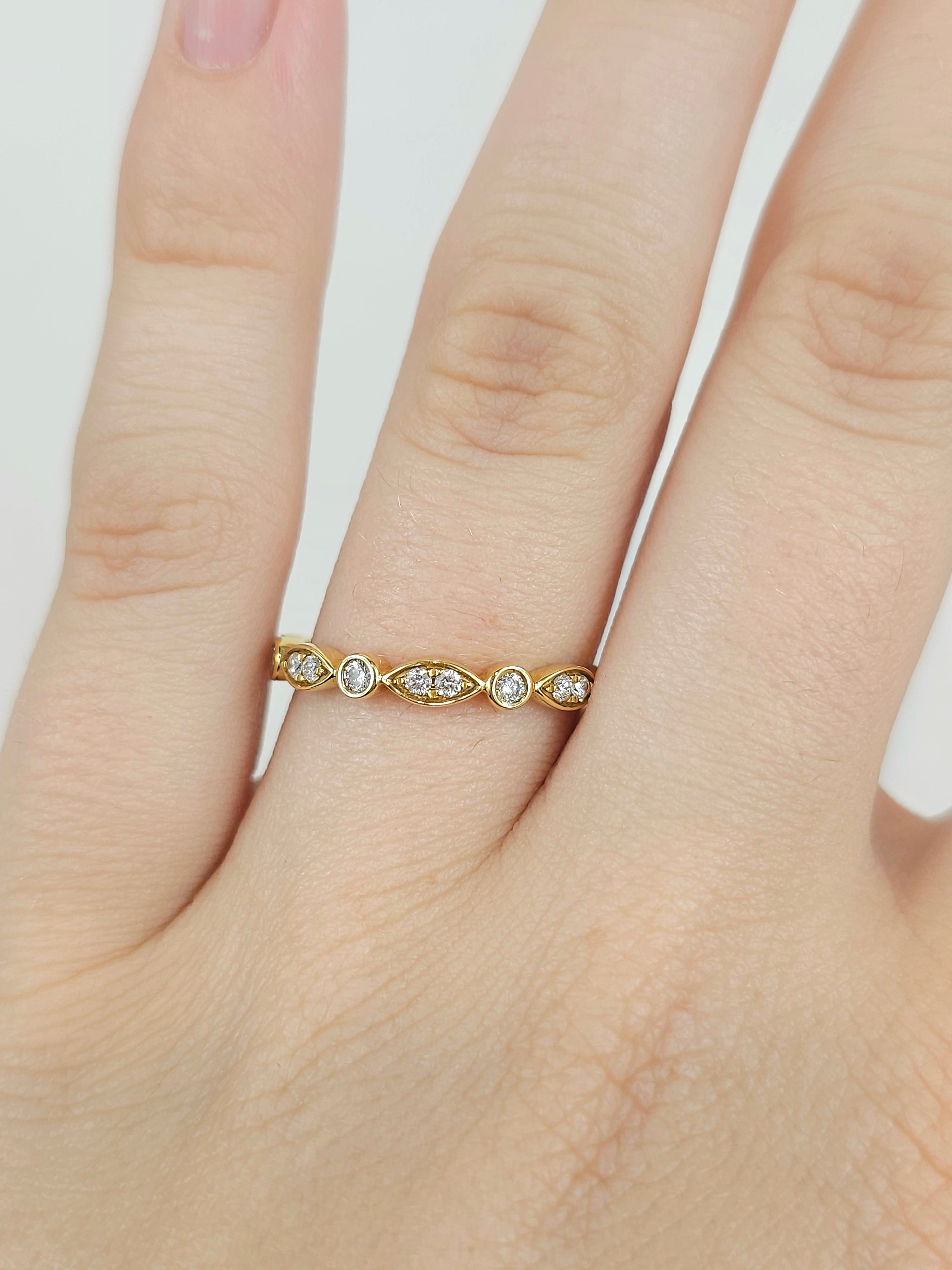 18ct Yellow Gold Round and Marquise shaped Diamond Band, 0.20ct Total