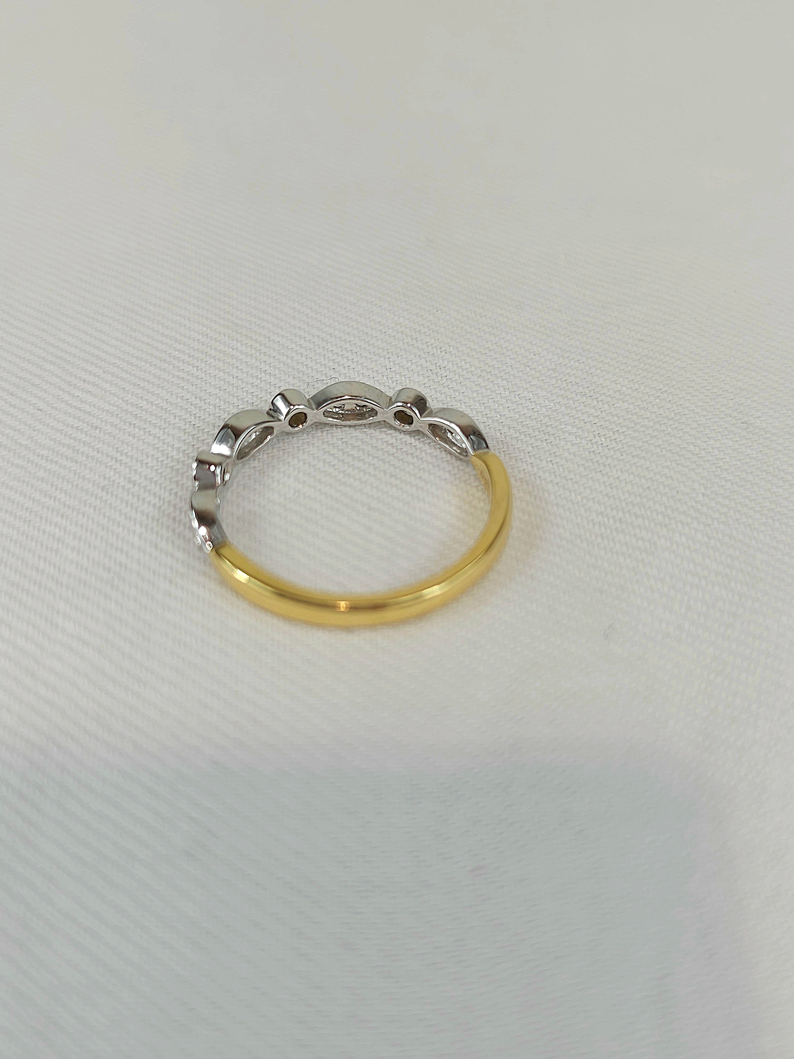 18ct Yellow and White Gold Round and Marquise Shaped Diamond band, 0.20ct Total