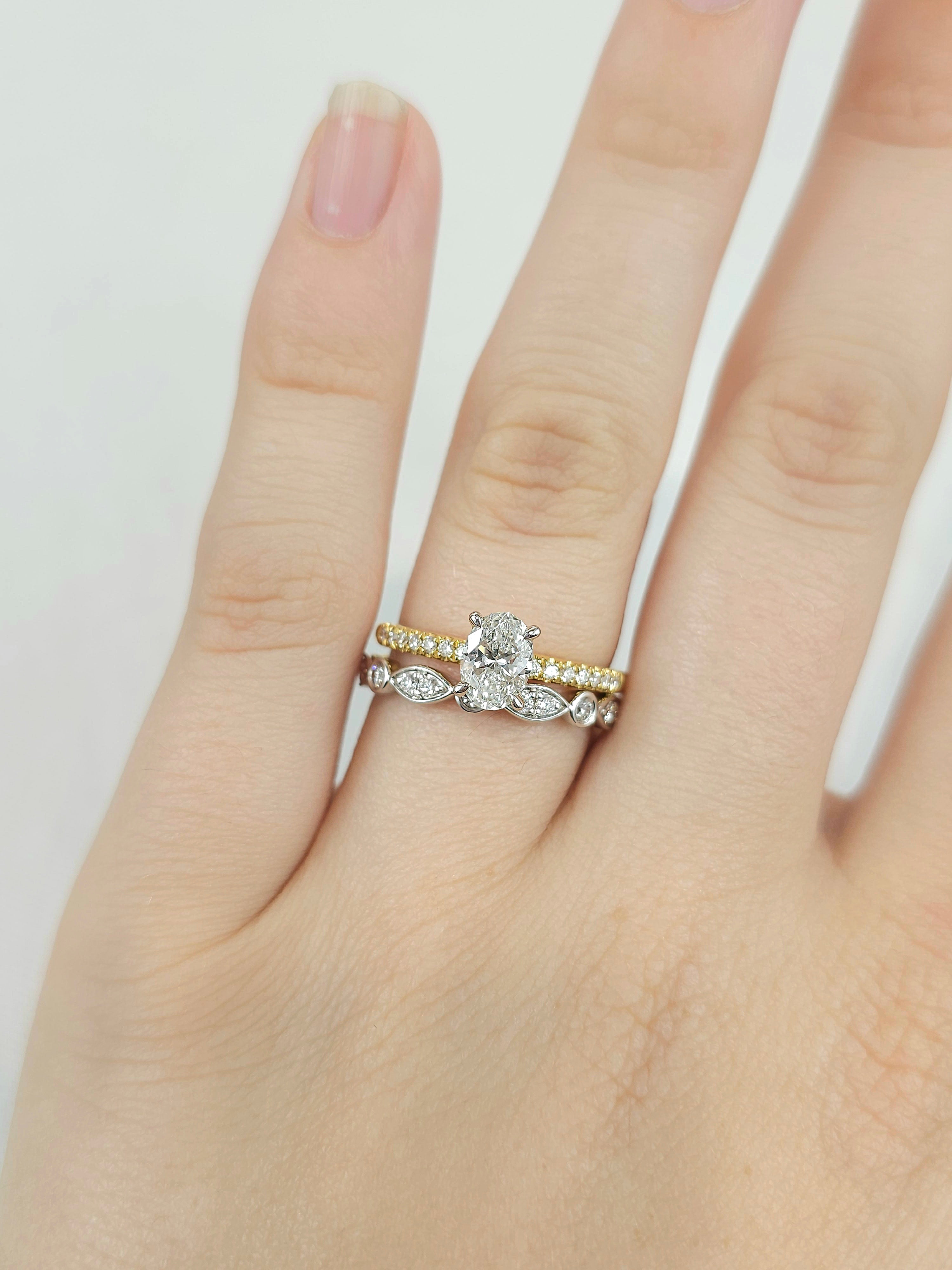 18ct White Gold Round and Marquise shaped Diamond band, 0.20ct Total