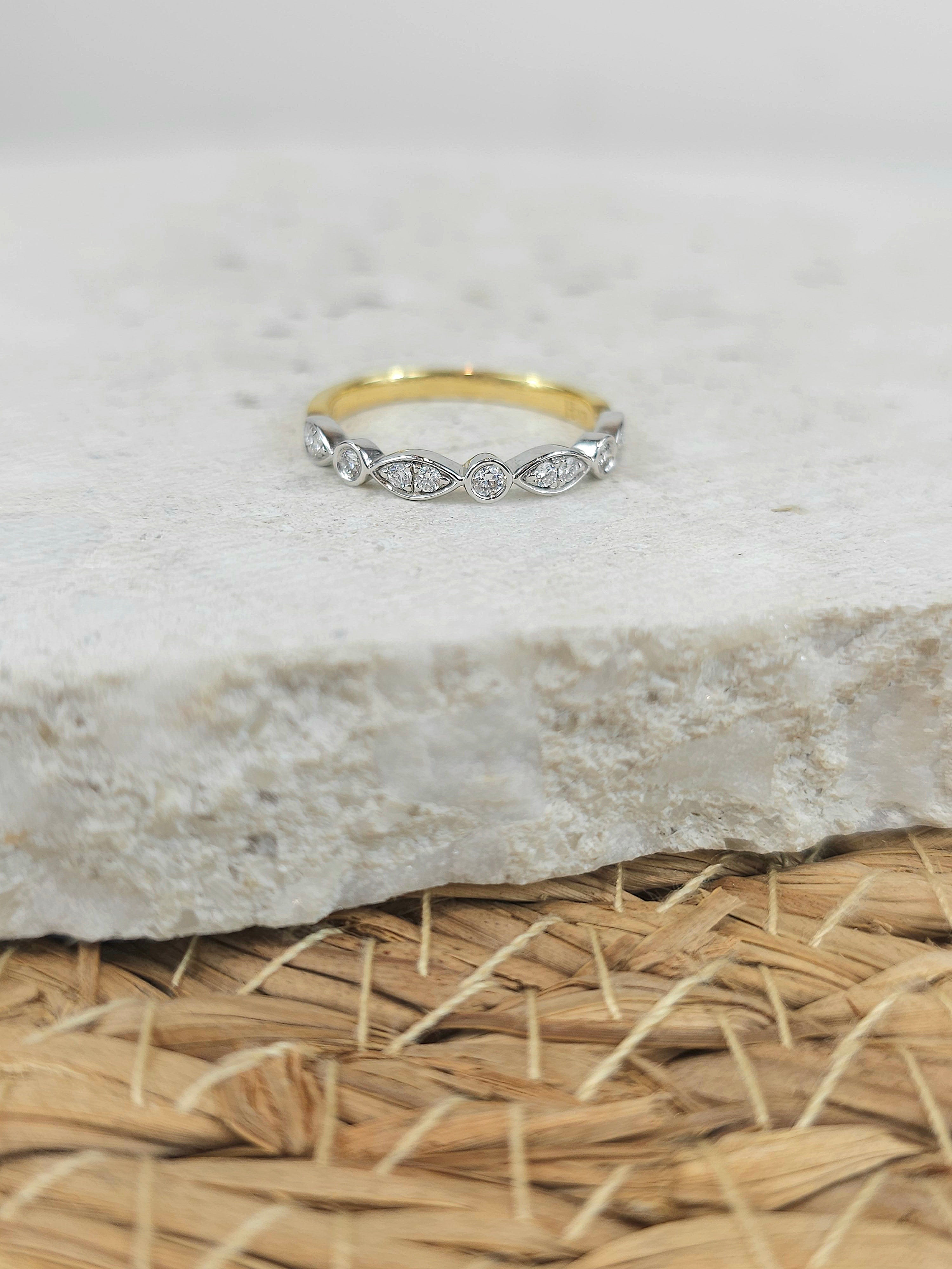 18ct Yellow and White Gold Round and Marquise Shaped Diamond band, 0.20ct Total