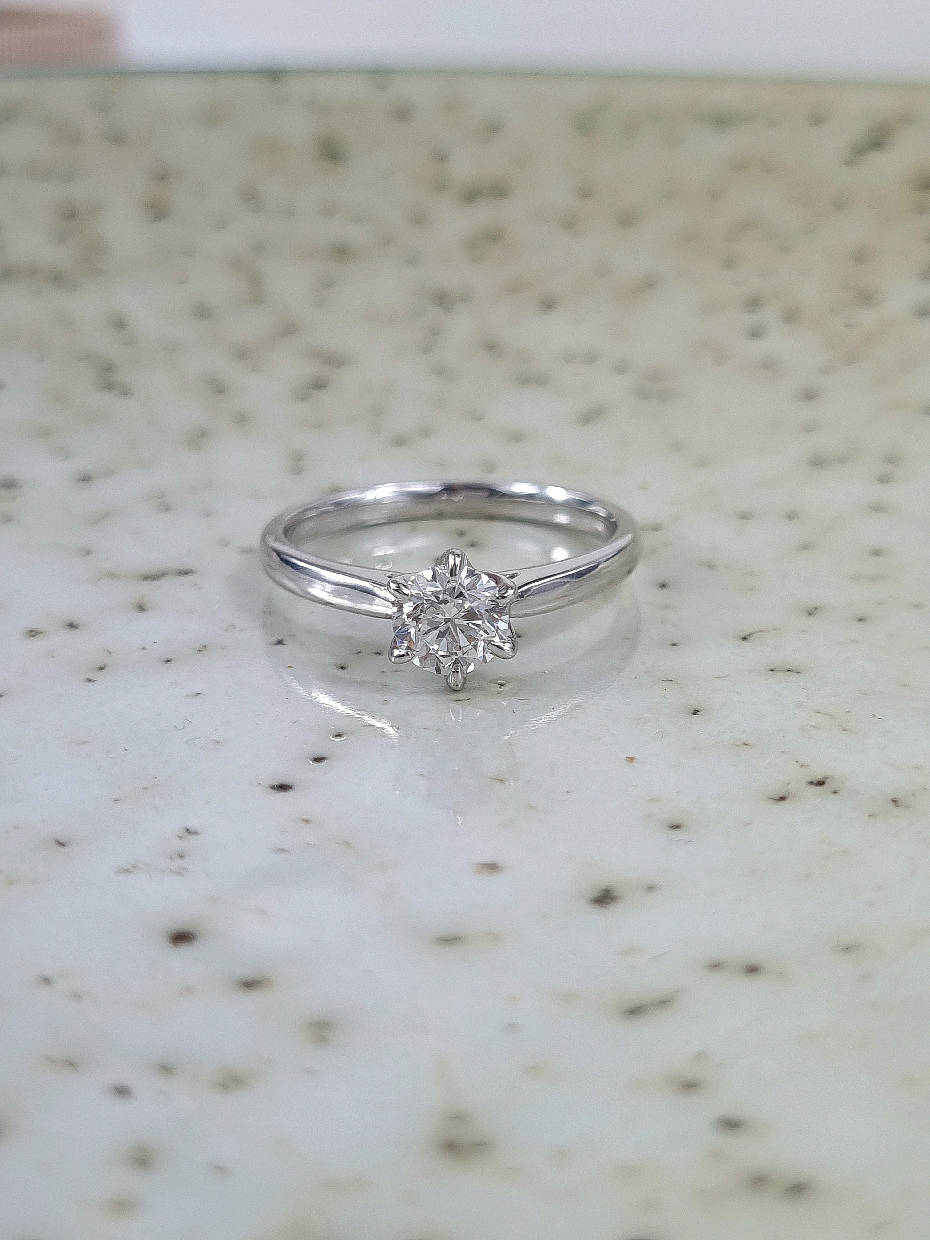 18ct White Gold Round Brillant cut Diamond Engagement Ring, 0.70ct Centre