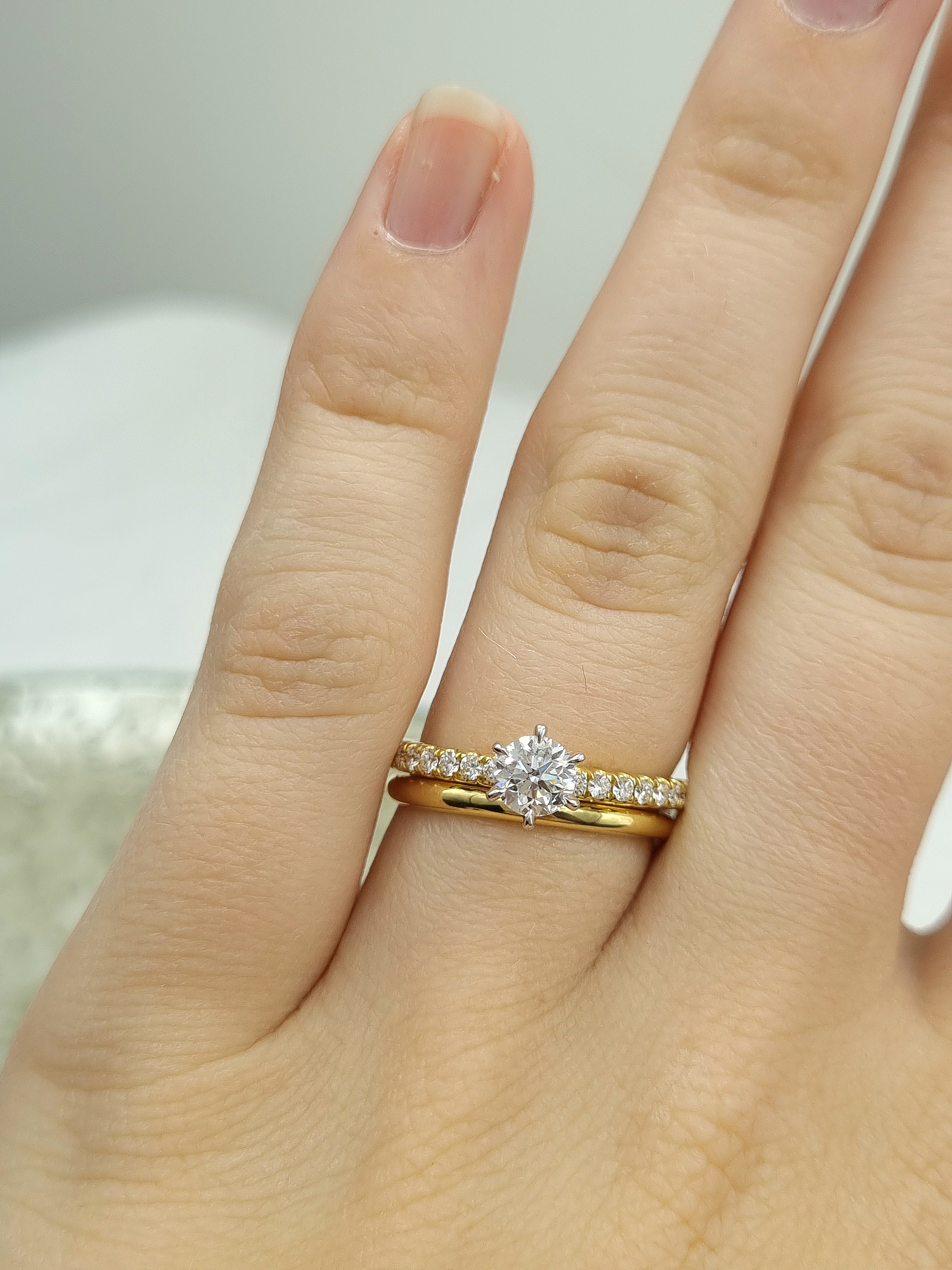 18ct Yellow and White gold Natural Round Brillant cut Diamond engagement ring, 0.59 carat centre