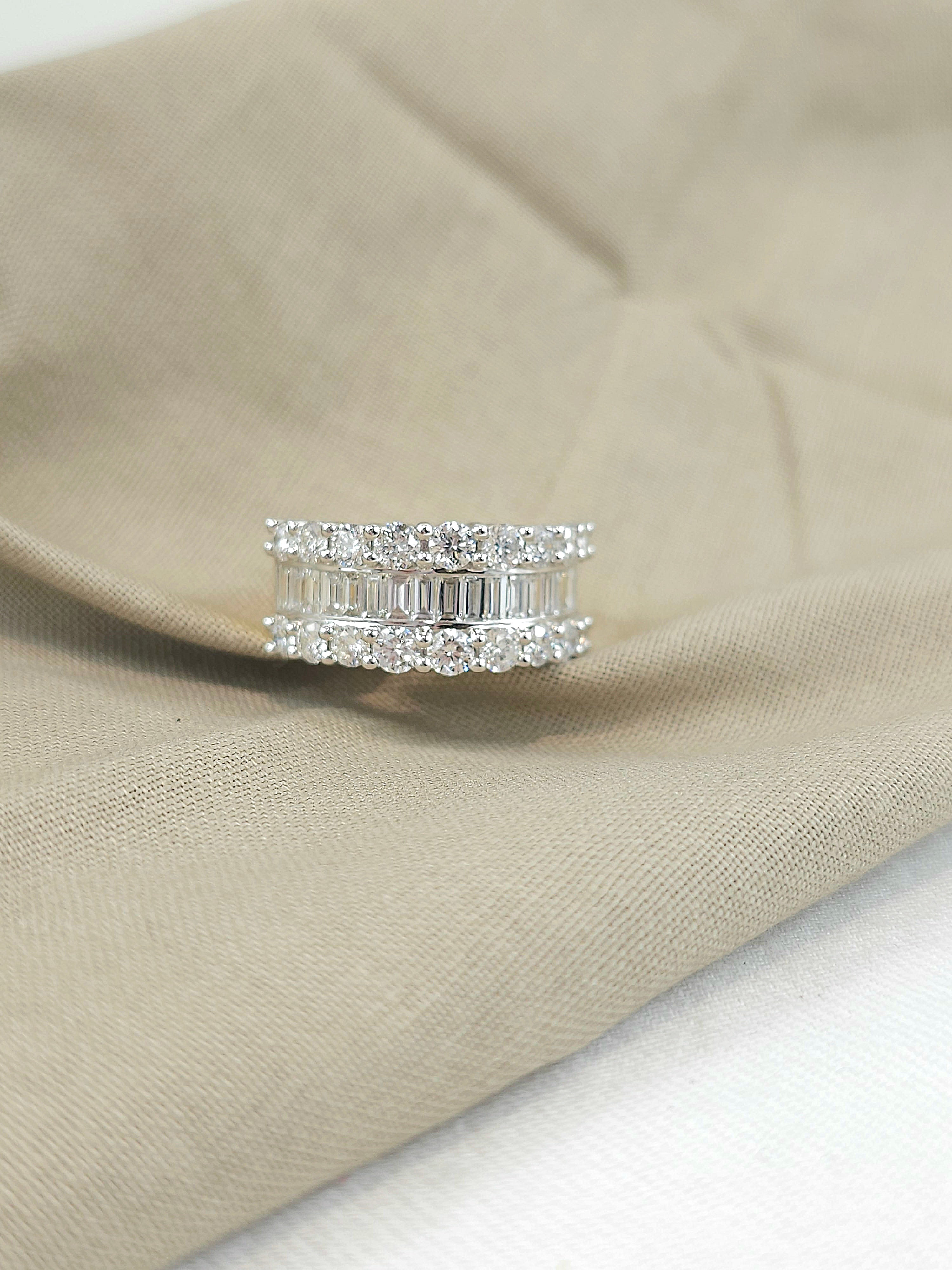 18ct Yellow and White Gold 2.26ct Diamond dress ring