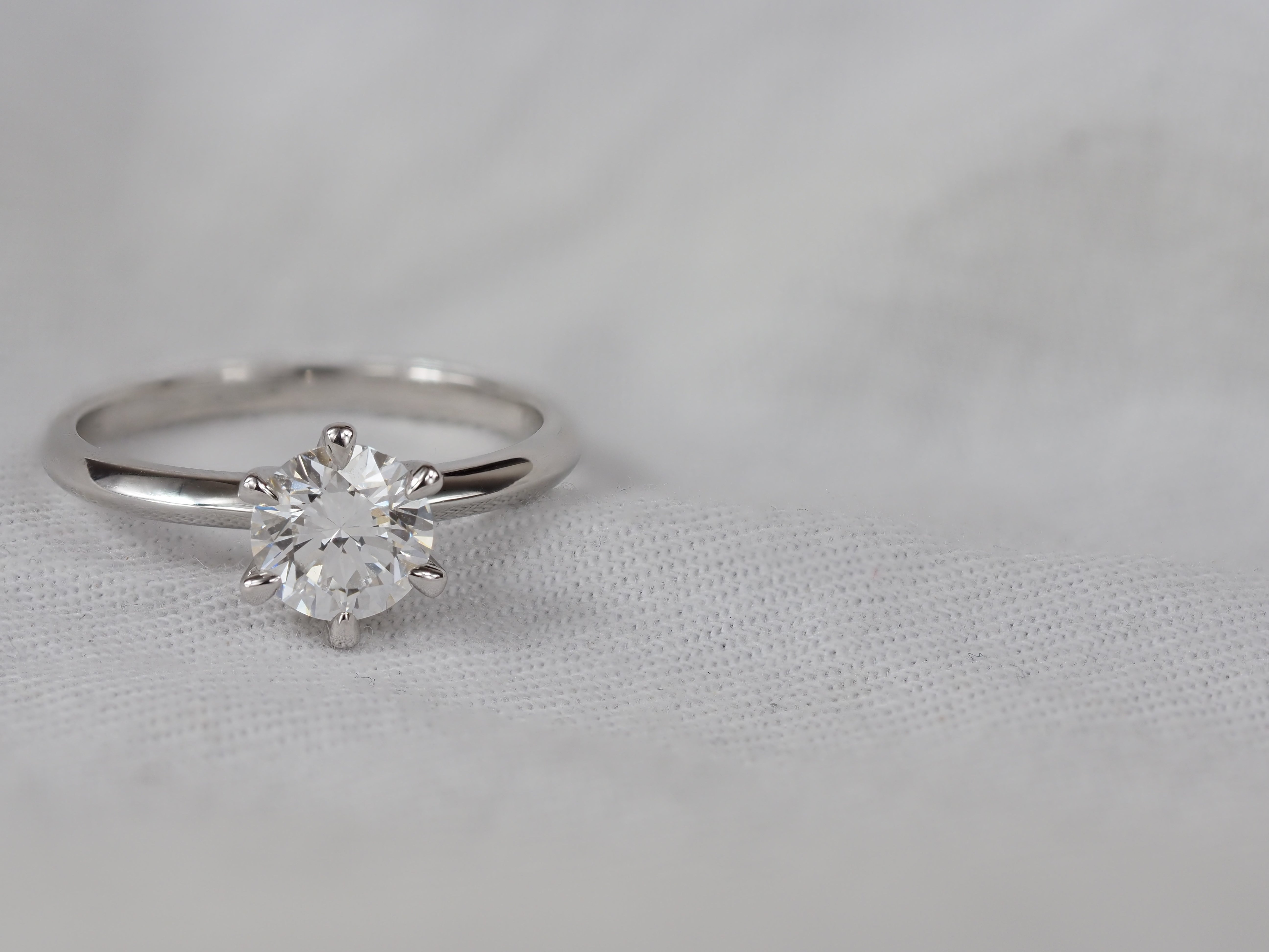 9ct White Gold Lab-Grown Round Brilliant Cut Diamond Engagement Ring, 1ct Centre