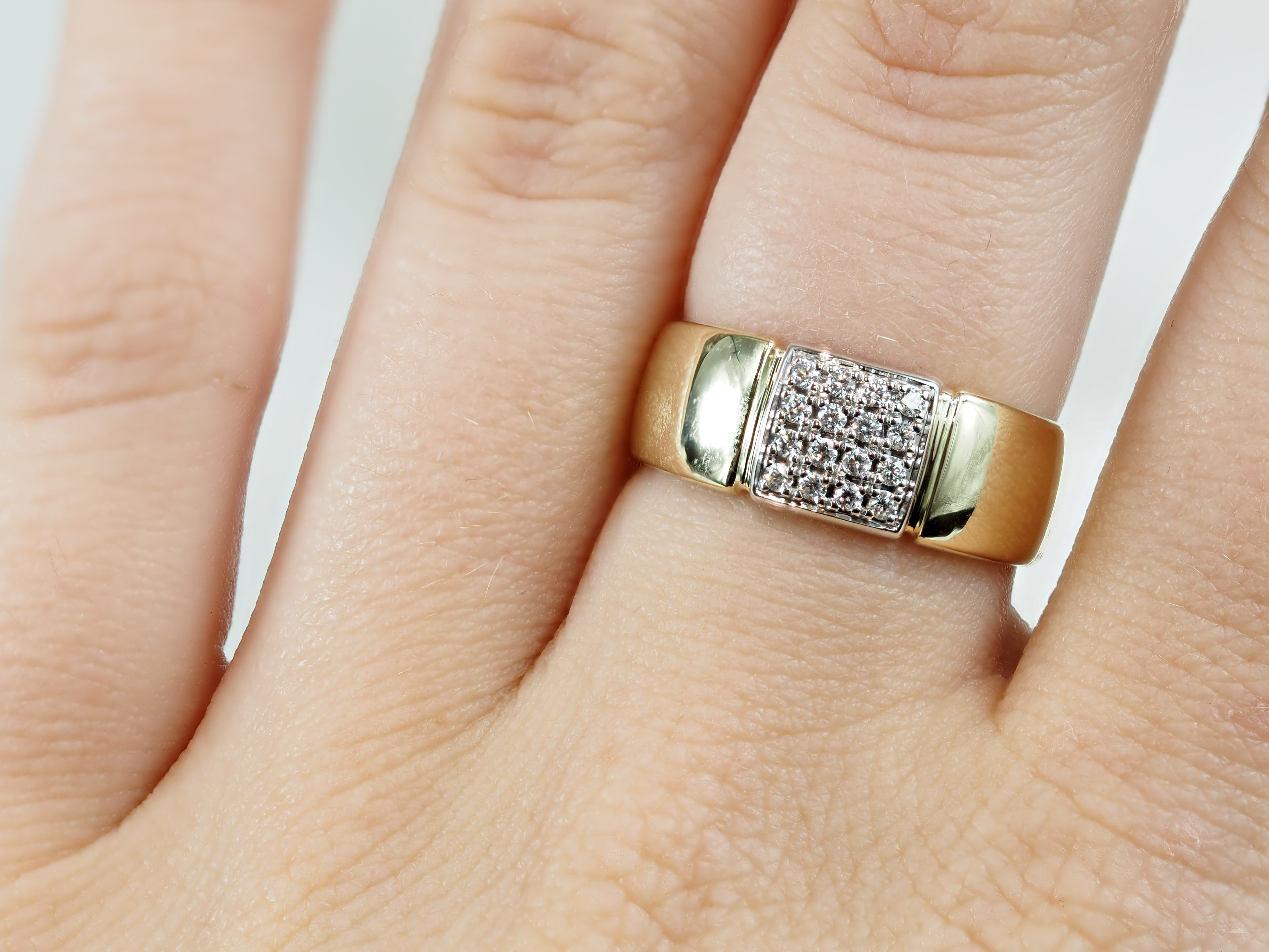 9ct Yellow and White Gold Diamond Ring, 0.16ct total