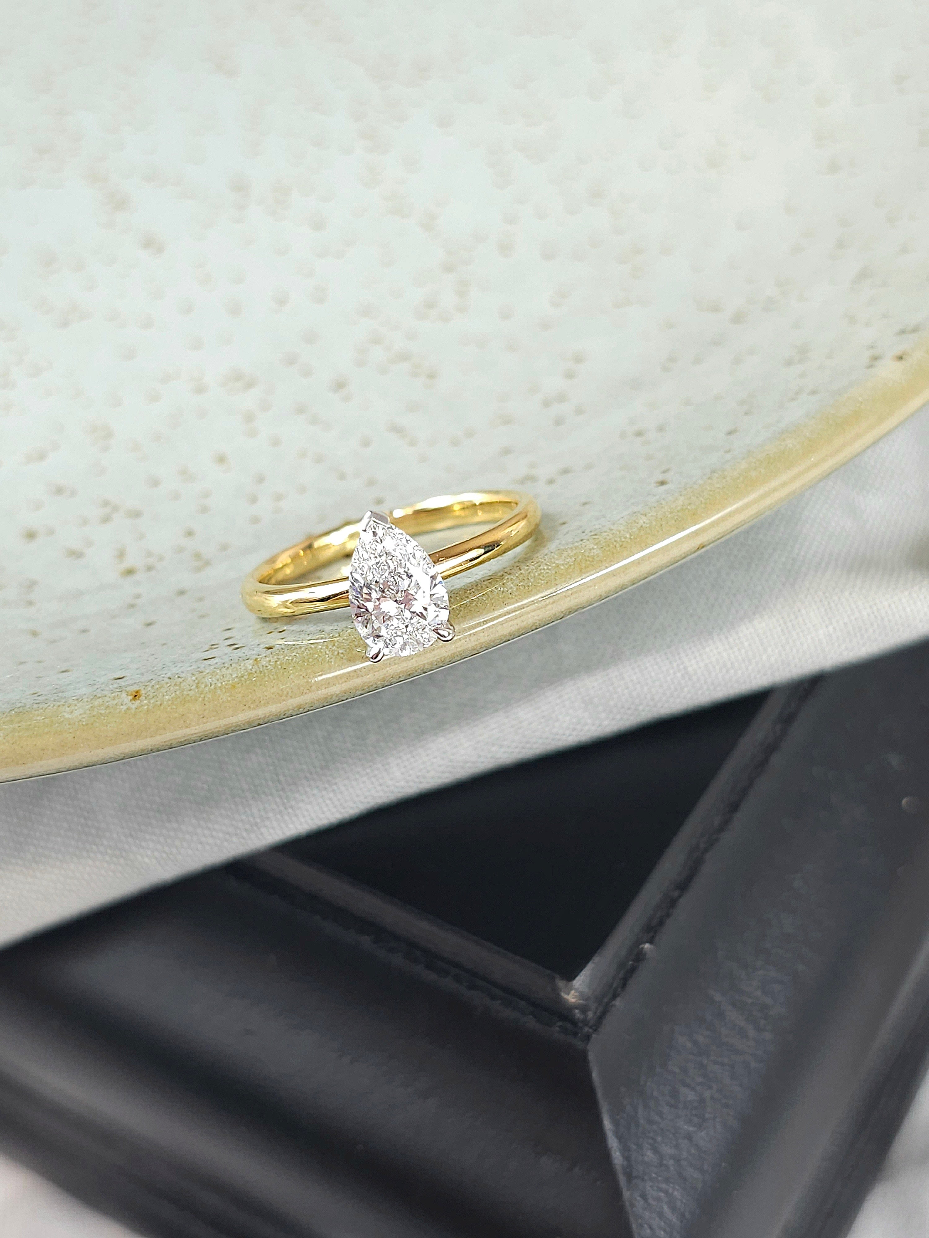 18ct Yellow and White Gold Lab-Grown Pear cut Diamond Engagement ring, 1ct Centre