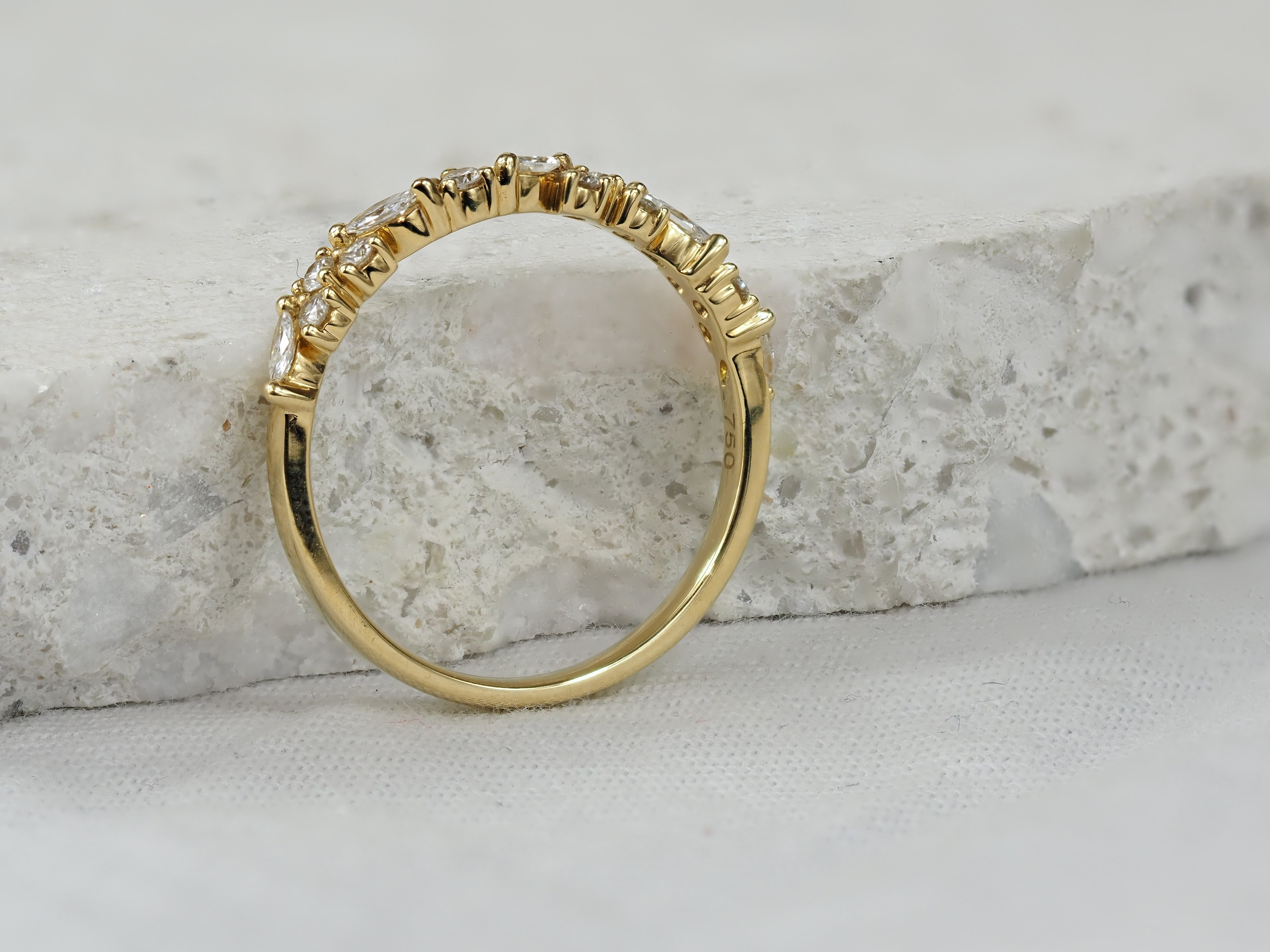 18ct Yellow Gold Marquis and Round Diamond Ring, 0.34ct total