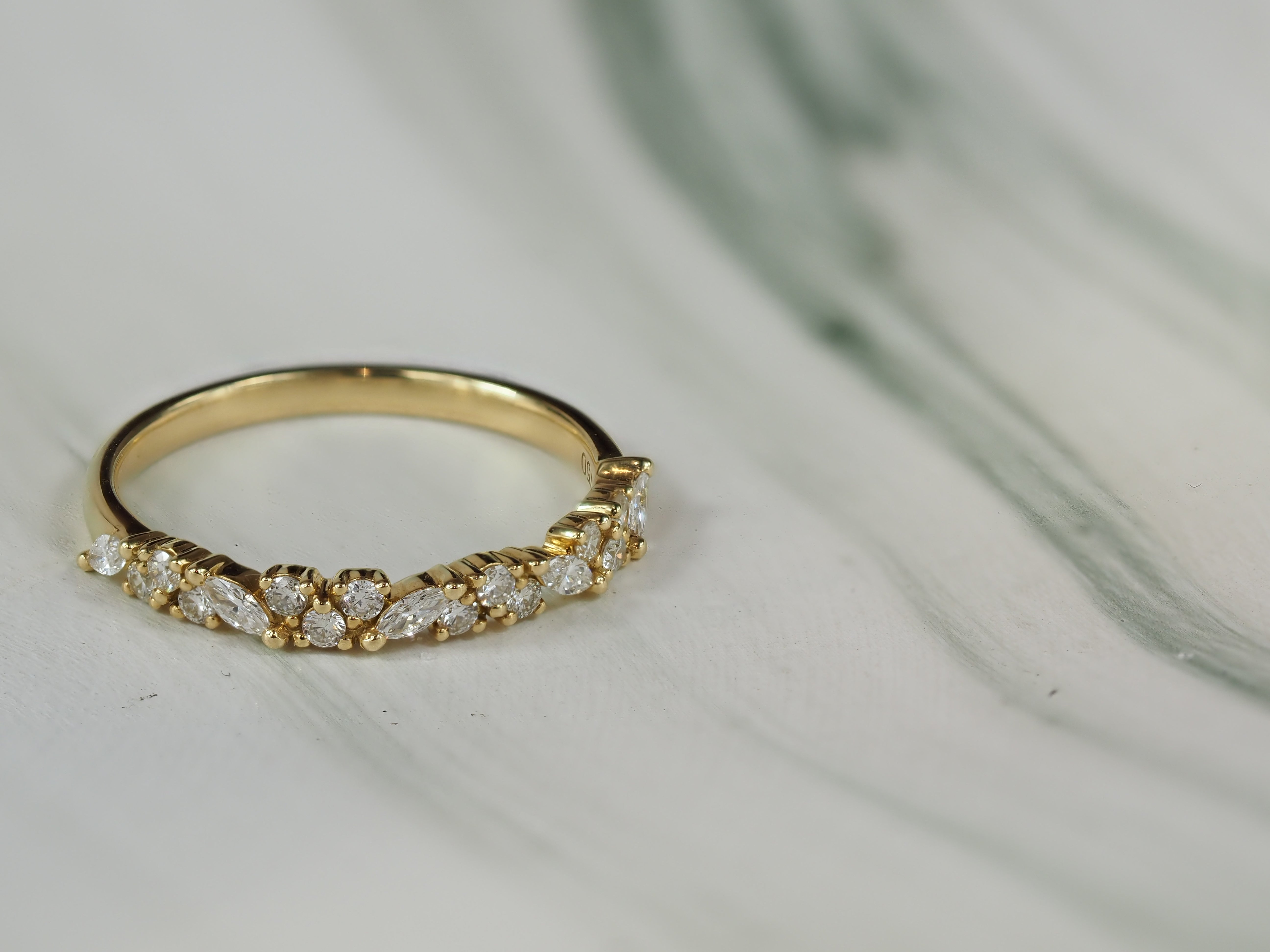 18ct Yellow Gold Marquis and Round Diamond Ring, 0.34ct total