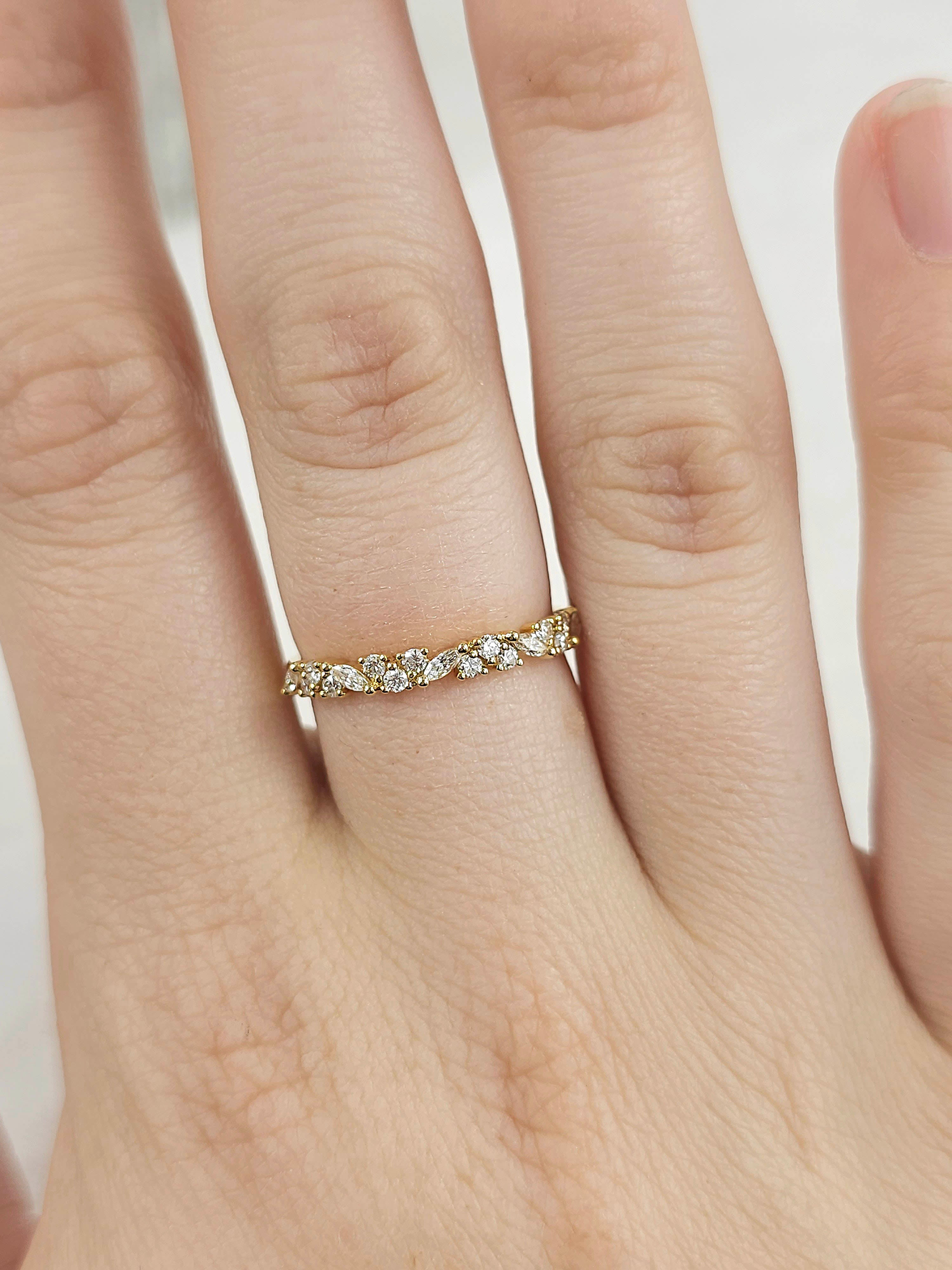 18ct Yellow Gold Marquis and Round Diamond Ring, 0.34ct total