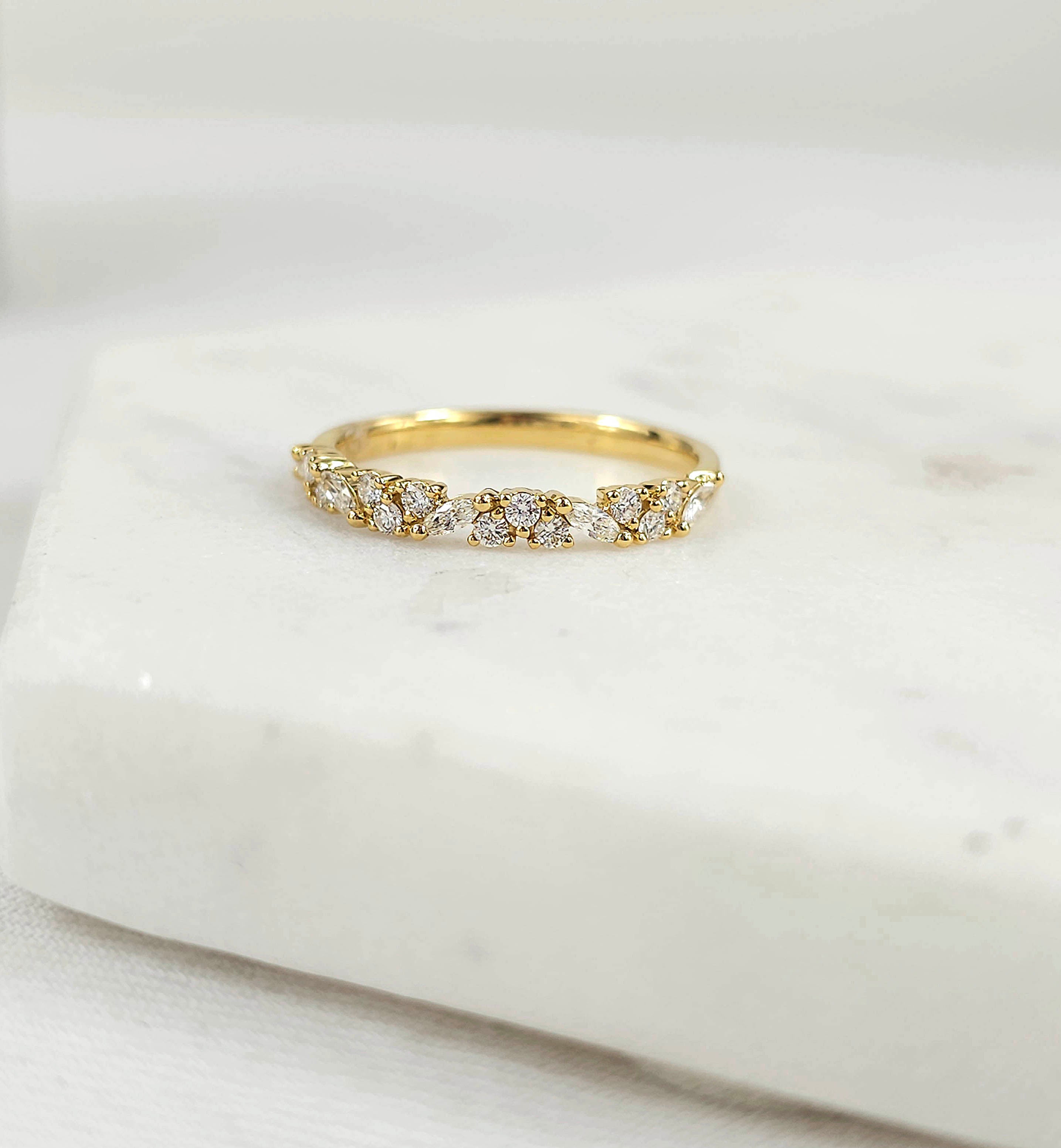 18ct Yellow Gold Marquis and Round Diamond Ring, 0.34ct total