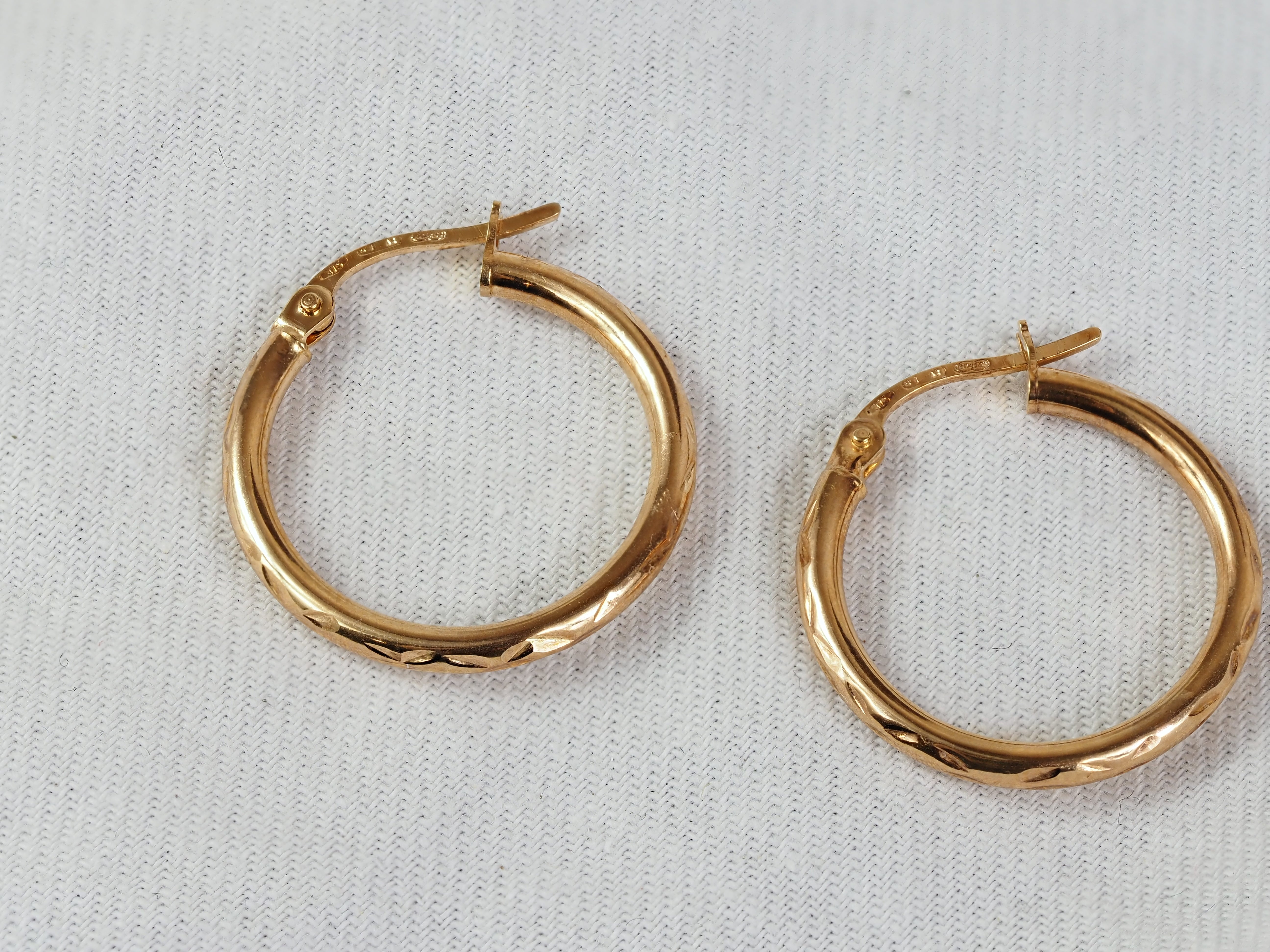 9ct Yellow Gold Diamond Cut Hoop Earrings