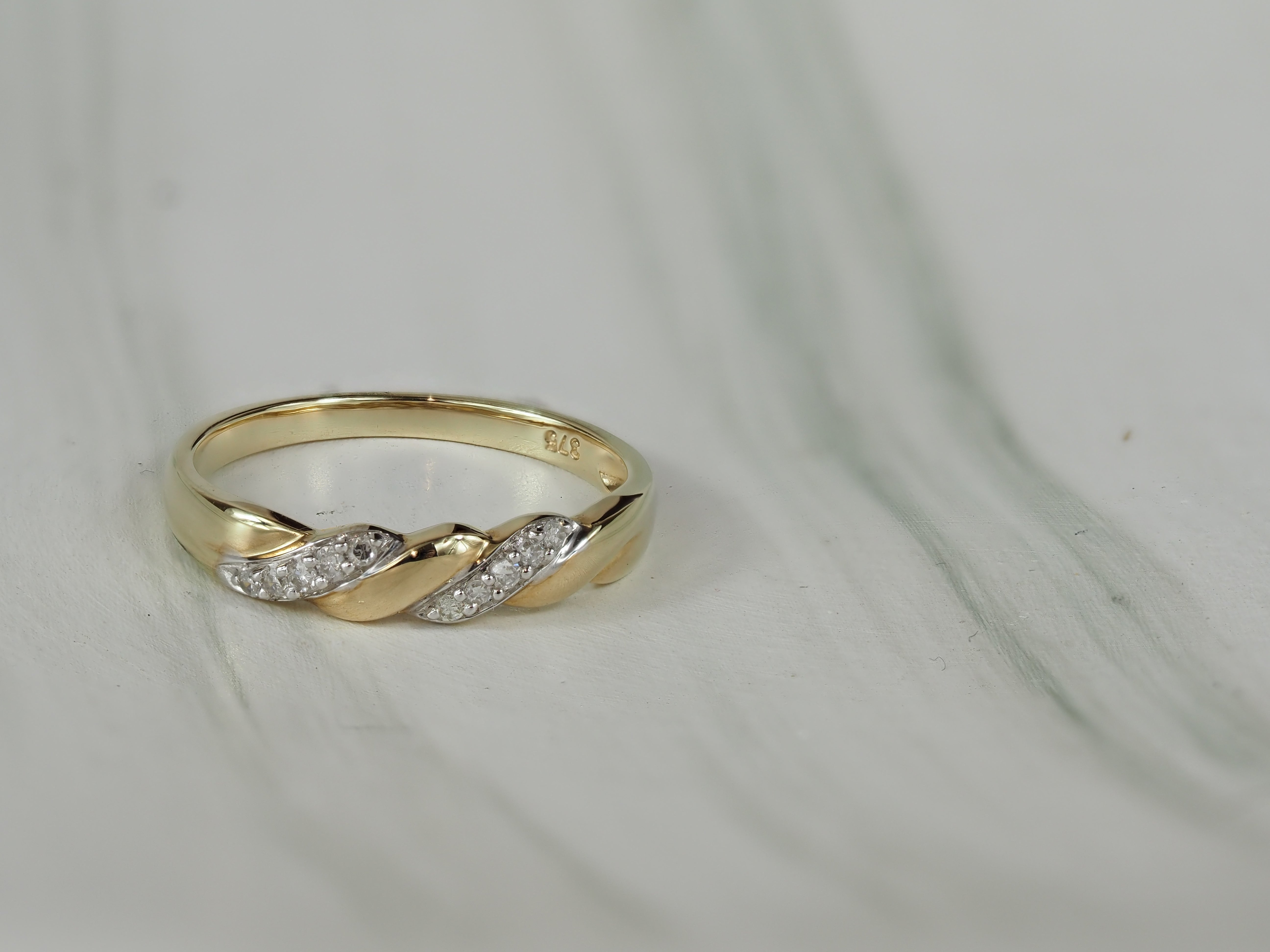 9ct Yellow Gold Diamond Ring