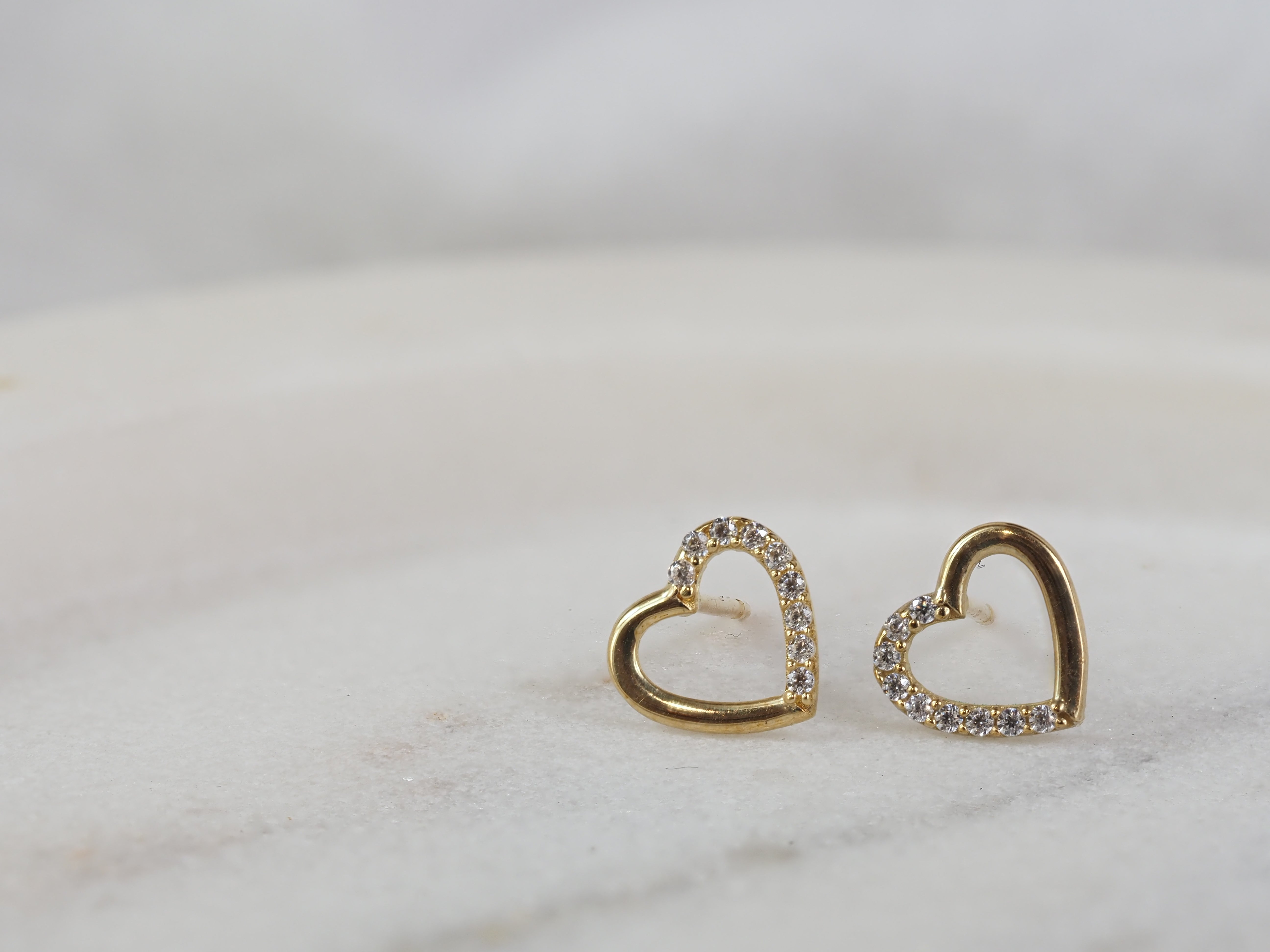 9ct Yellow Gold Heart Stud Earrings