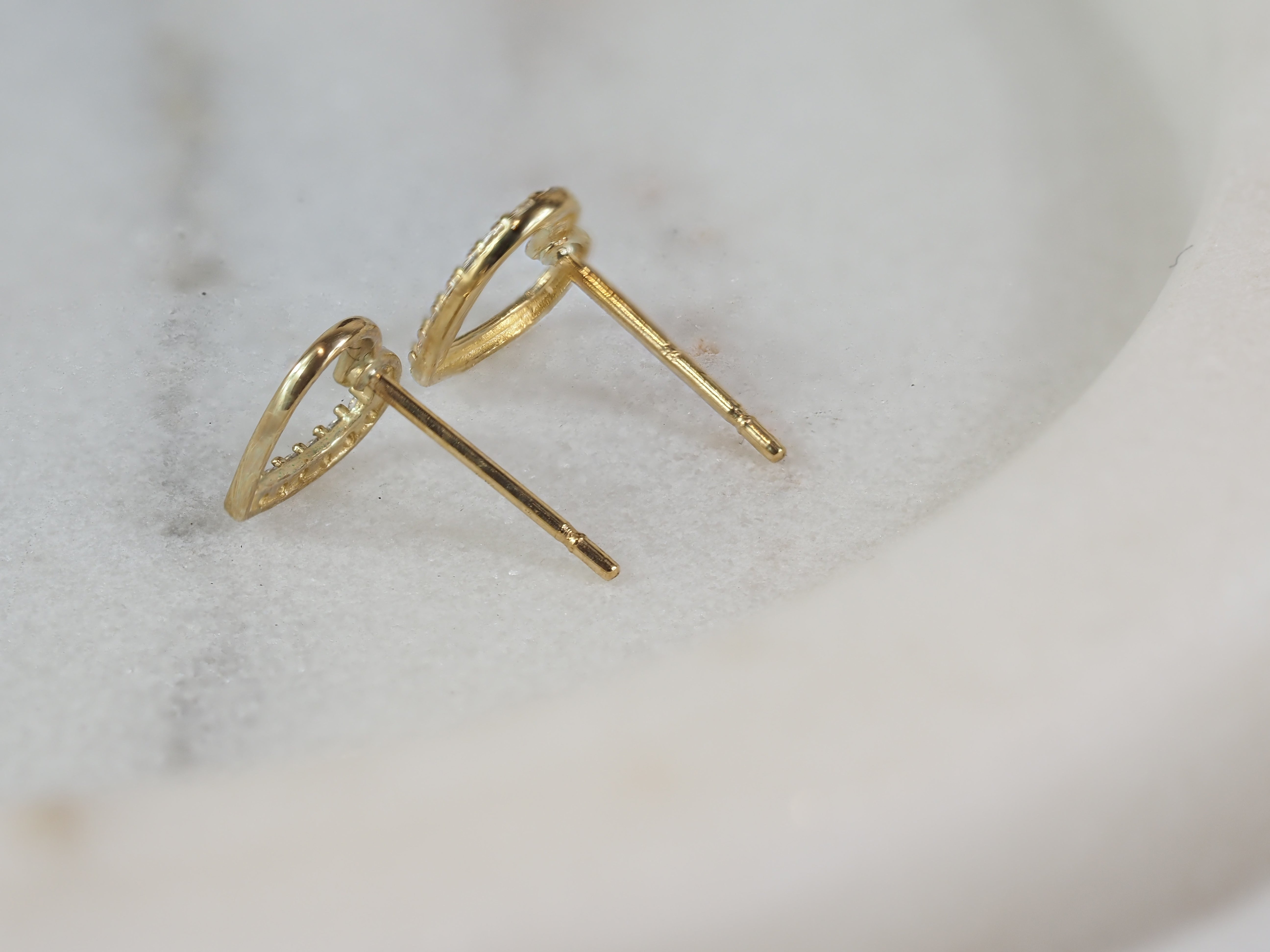 9ct Yellow Gold Heart Stud Earrings