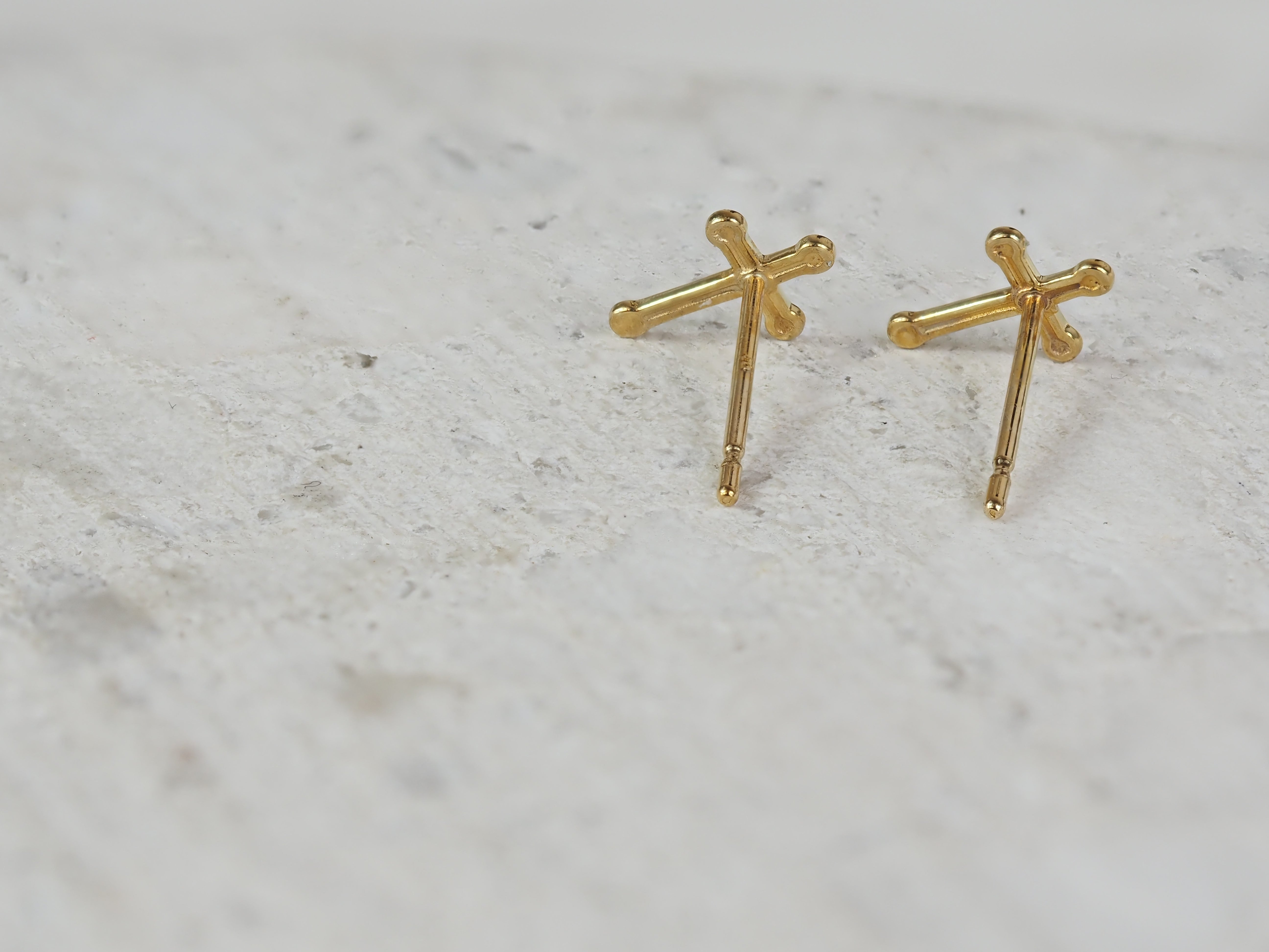 9ct Yellow Gold Cross Stud Earrings
