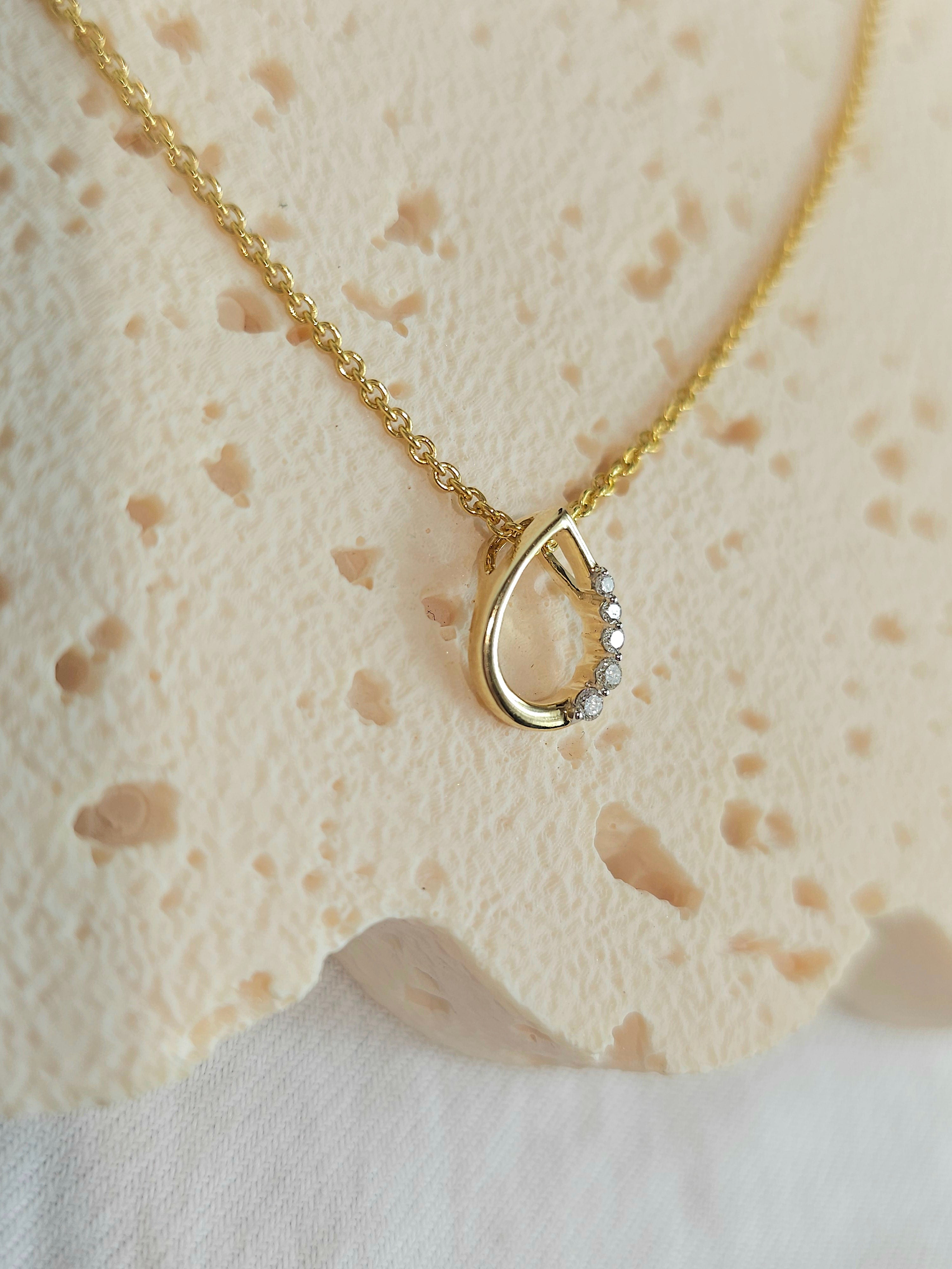 9ct 0.05ct diamond pendant