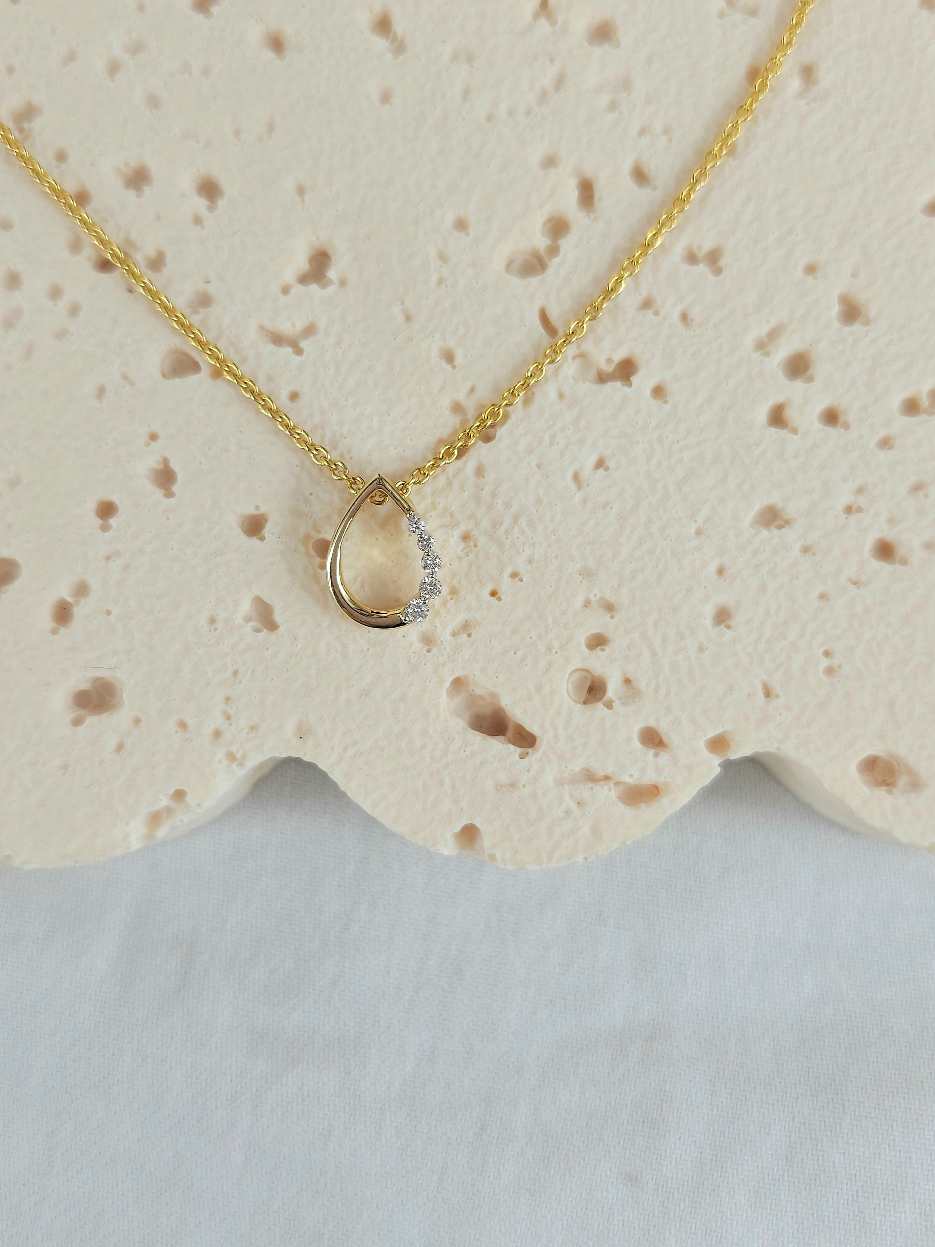 9ct 0.05ct diamond pendant