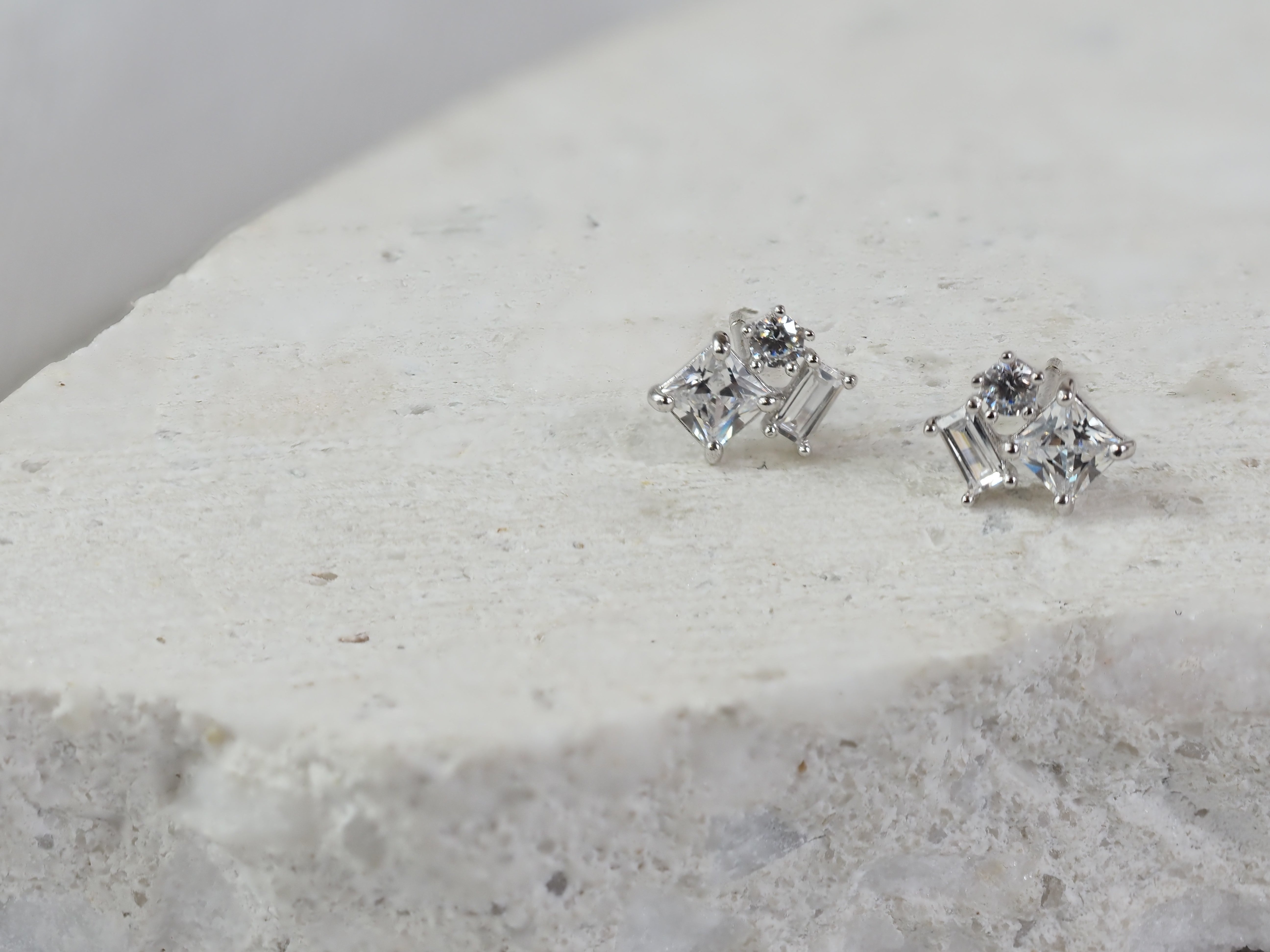 9ct White Gold Scatter Stud Earrings