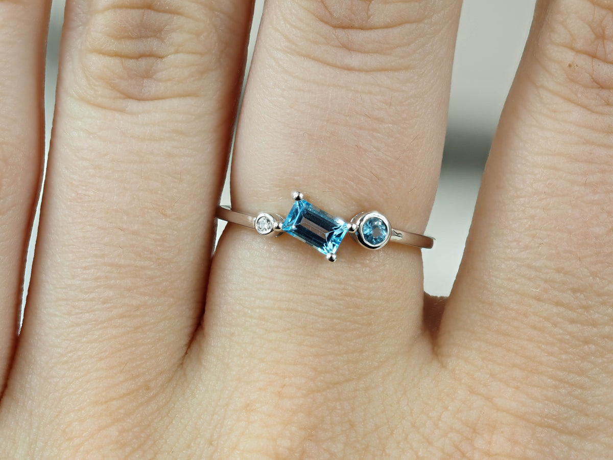 9ct White Gold Blue Topaz & Diamond Scatter Ring
