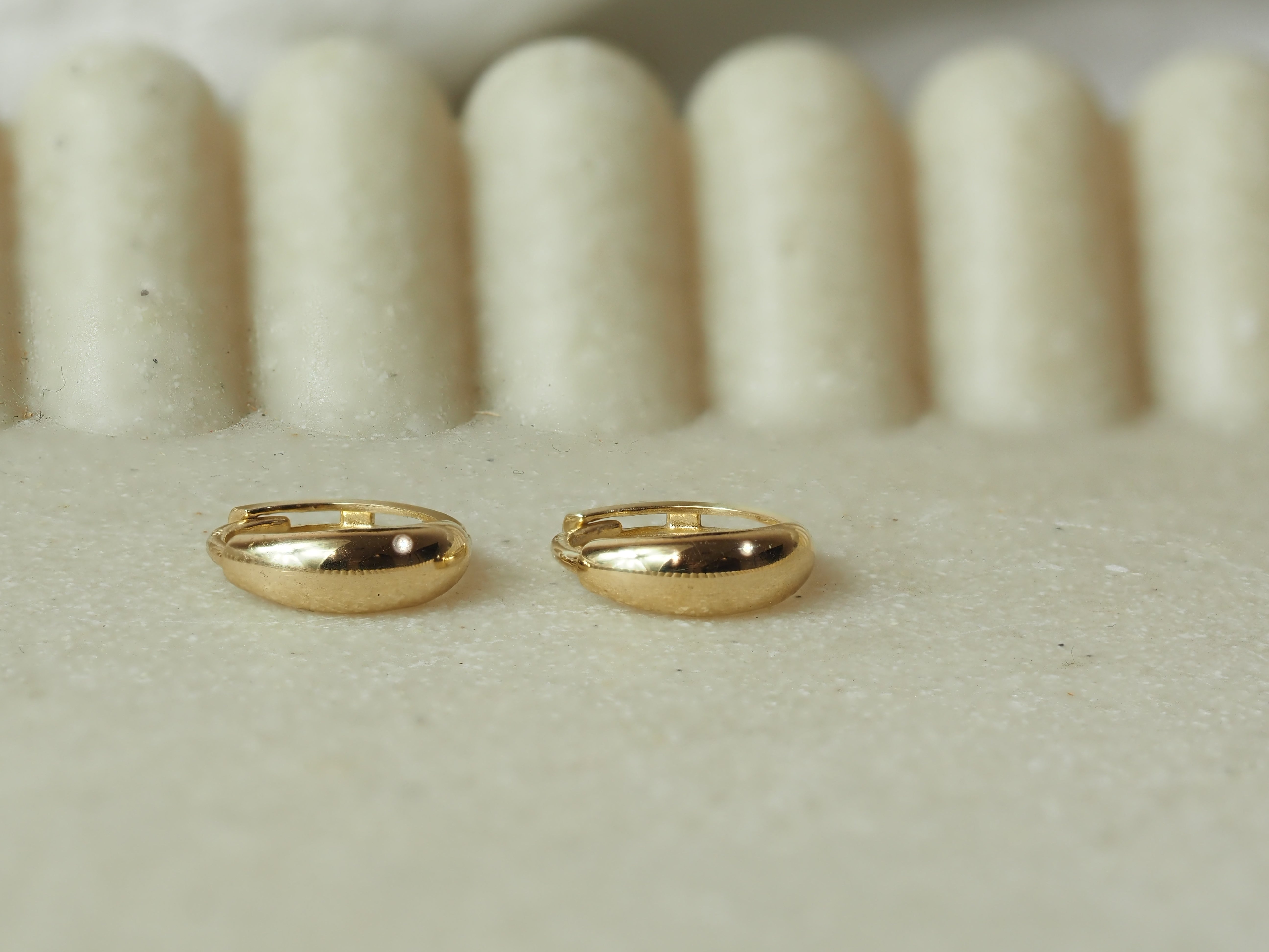 9ct Yellow Gold Tapered Huggie Earrings