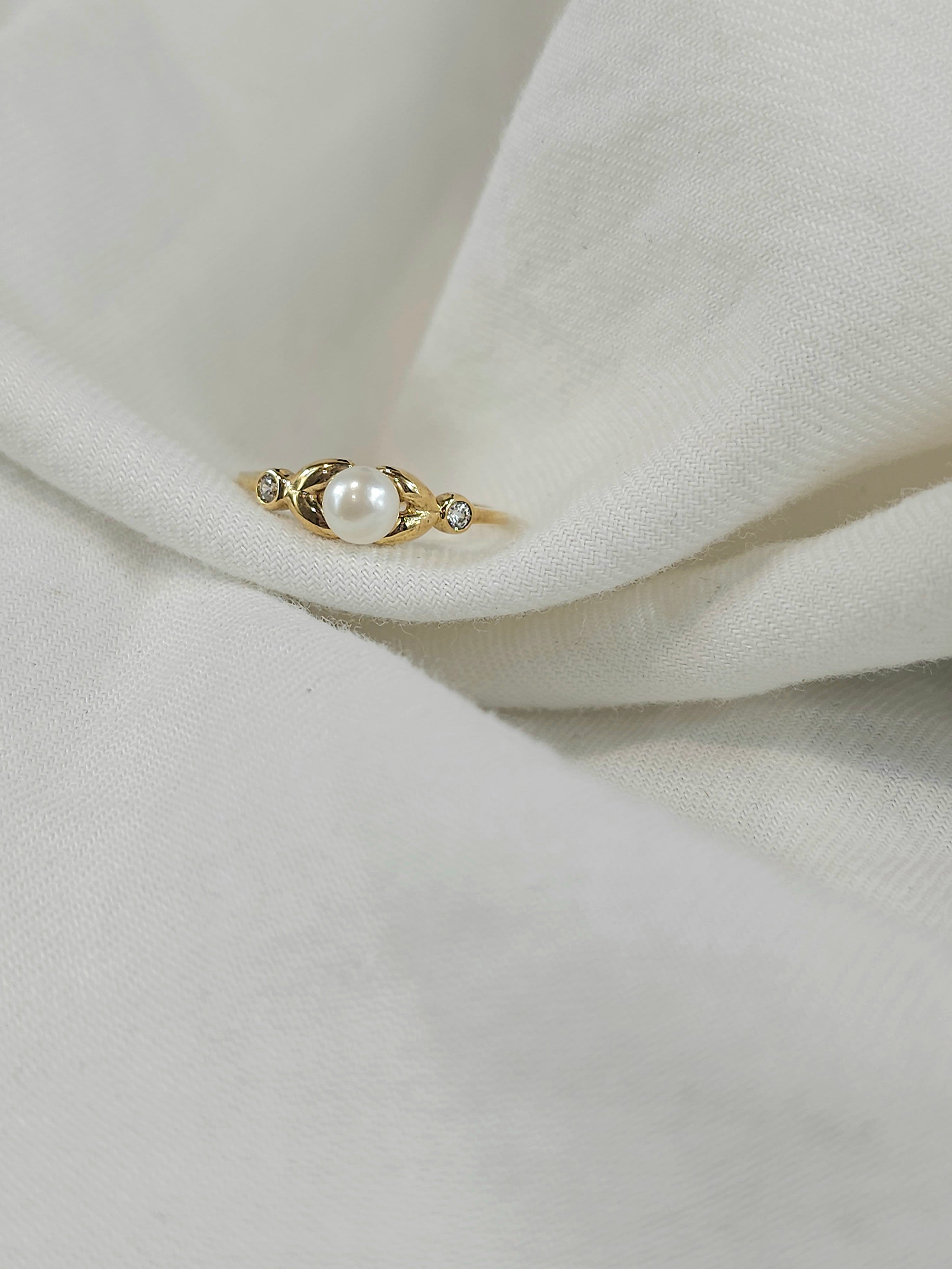 9ct pearl & cubic zirconia nature ring
