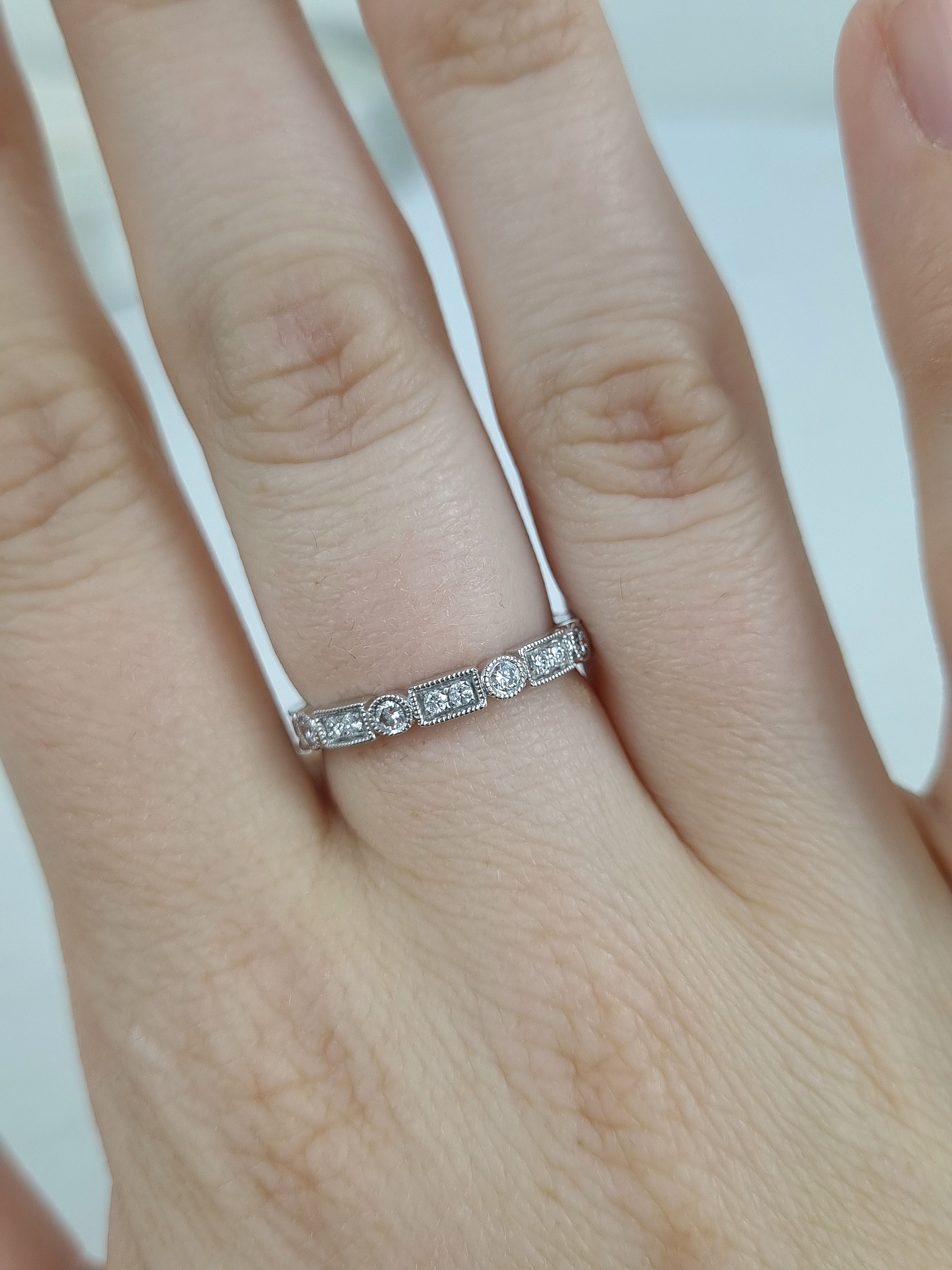 18ct White Gold Vintage Style Round Brilliant cut Diamond band, 0.39ct total