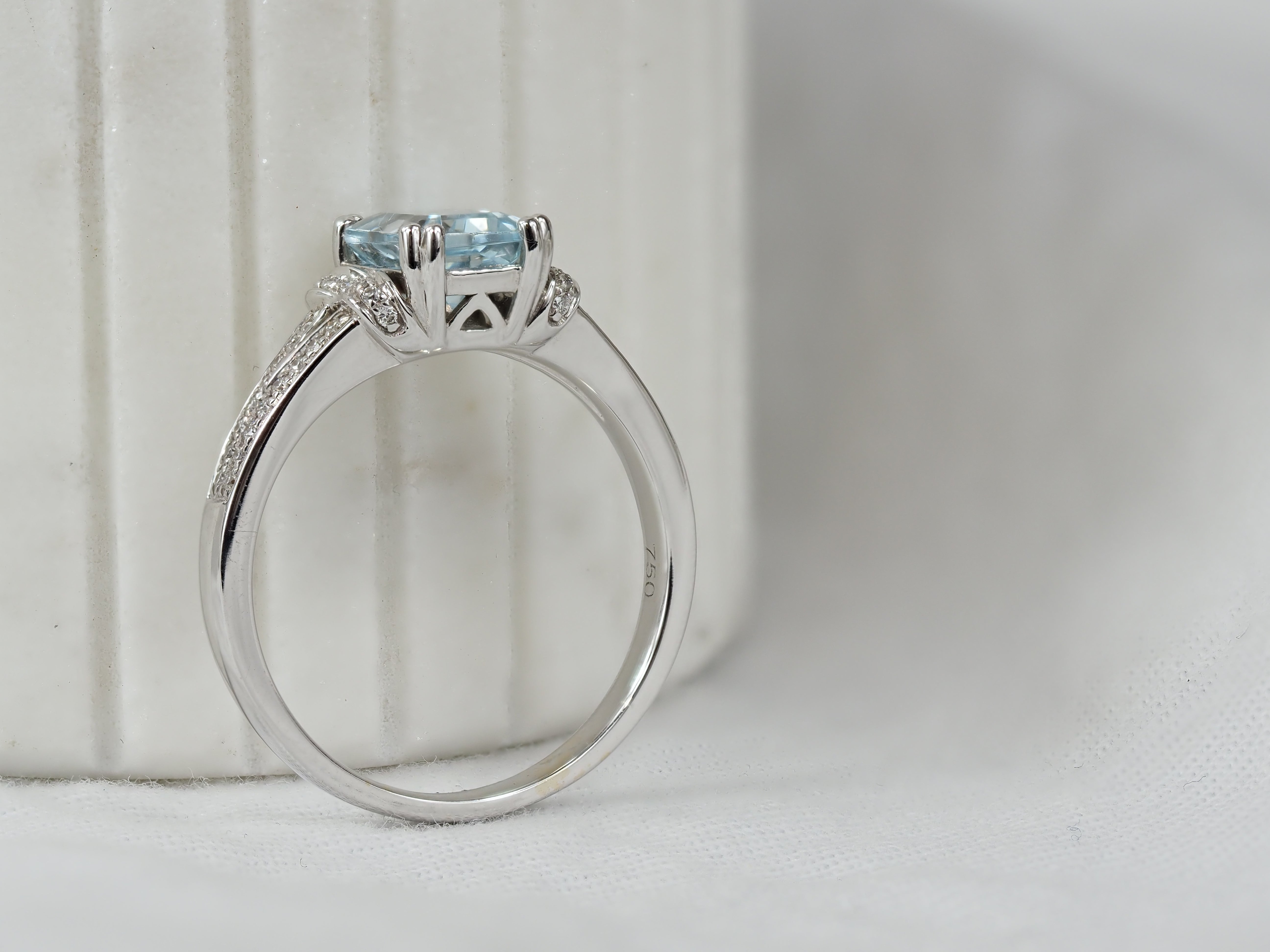 18ct White Gold Aquamarine and Diamond ring
