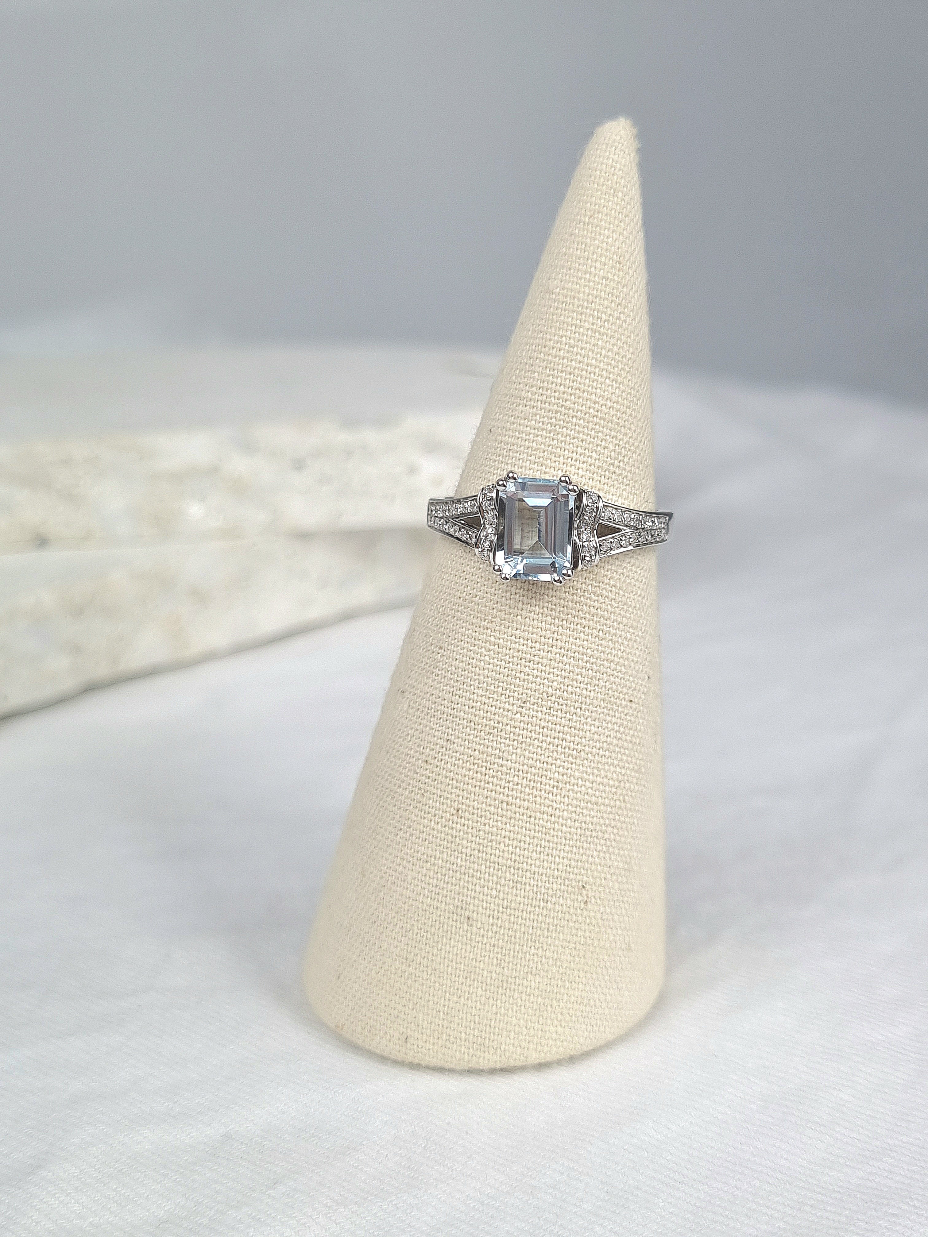 18ct White Gold Aquamarine and Diamond ring