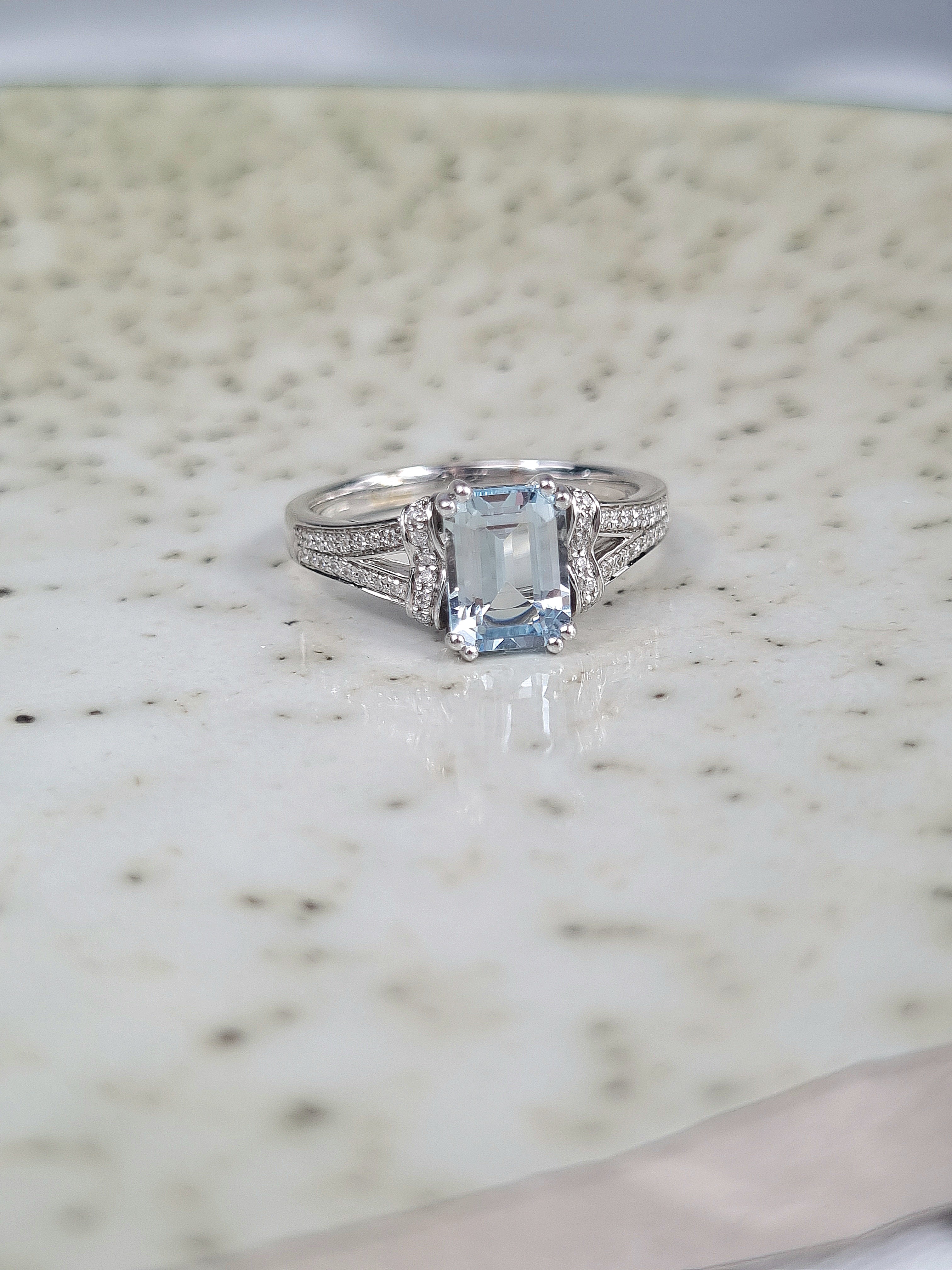 18ct White Gold Aquamarine and Diamond ring