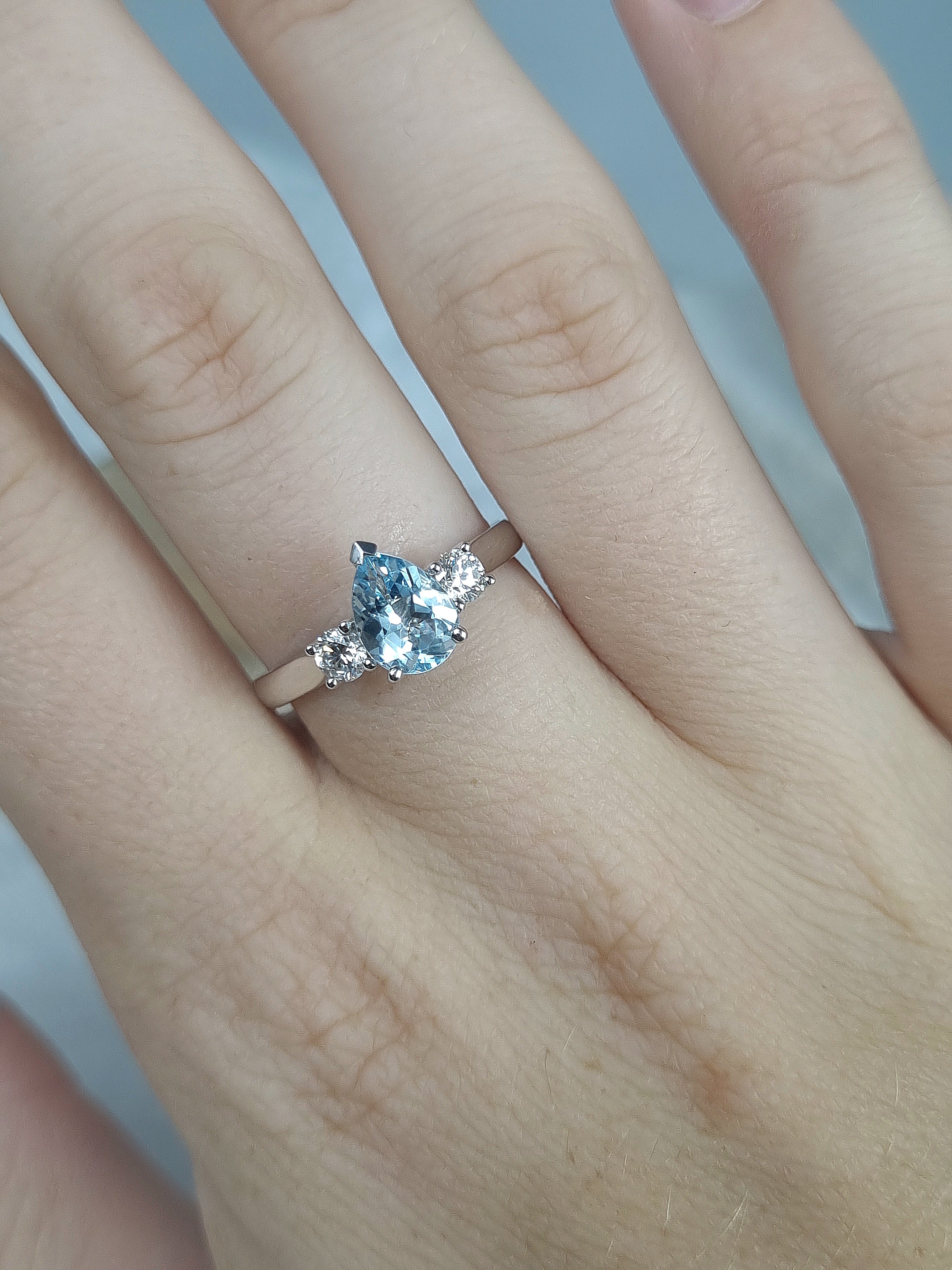 18ct White Gold Aquamarine and Diamond dress ring