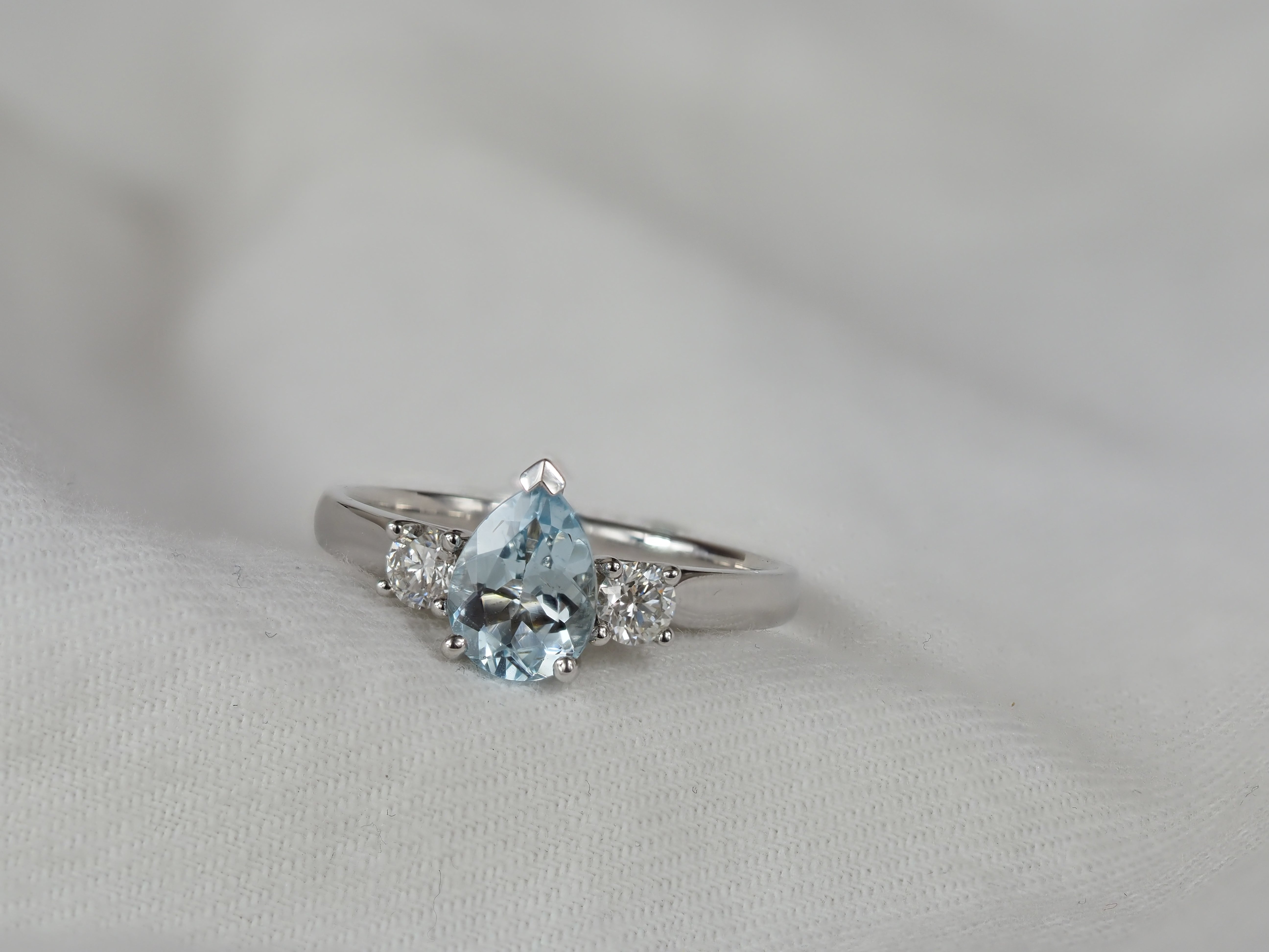 18ct White Gold Aquamarine and Diamond dress ring