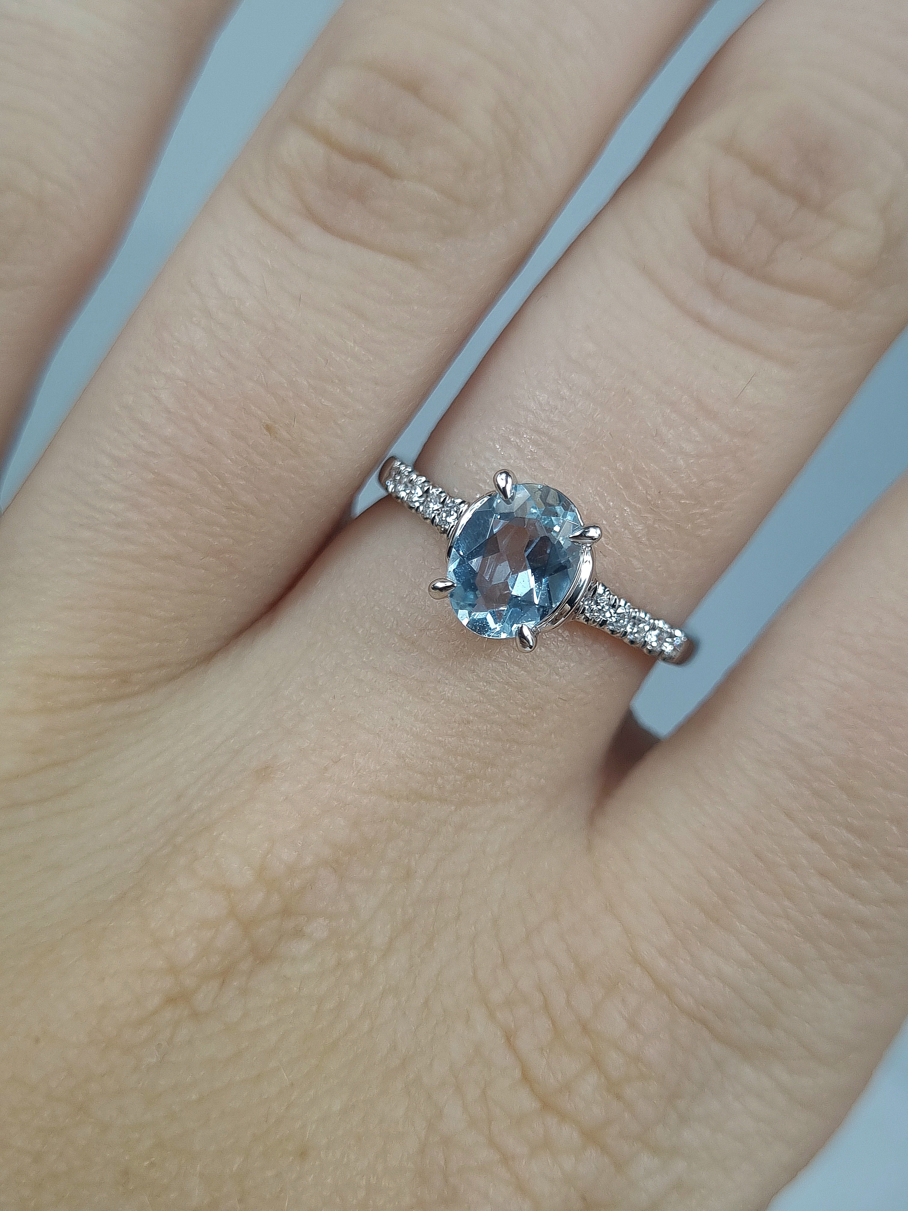 18ct White Gold Aquamarine and Diamond dress ring