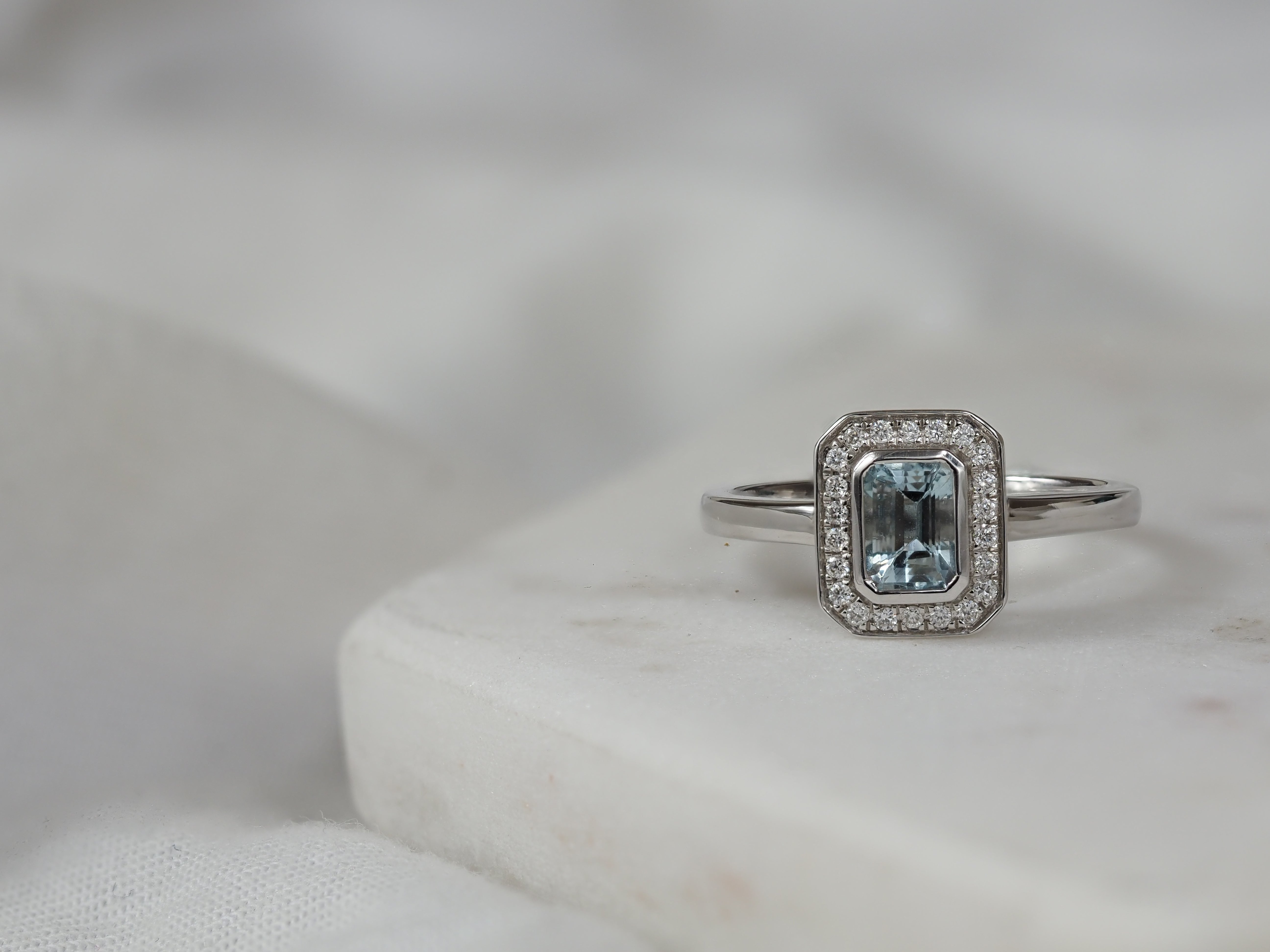 18ct White Gold Aquamarine and Diamond ring
