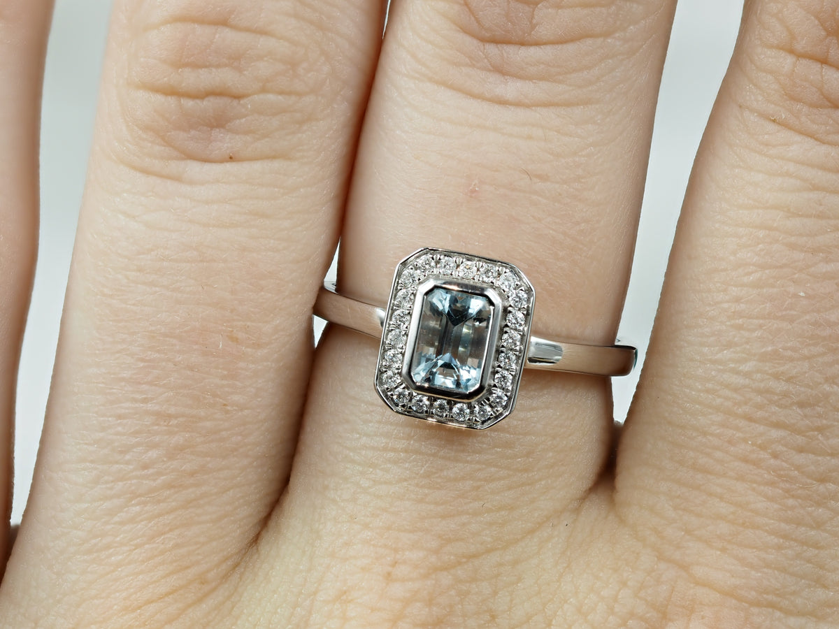 18ct White Gold Aquamarine and Diamond ring