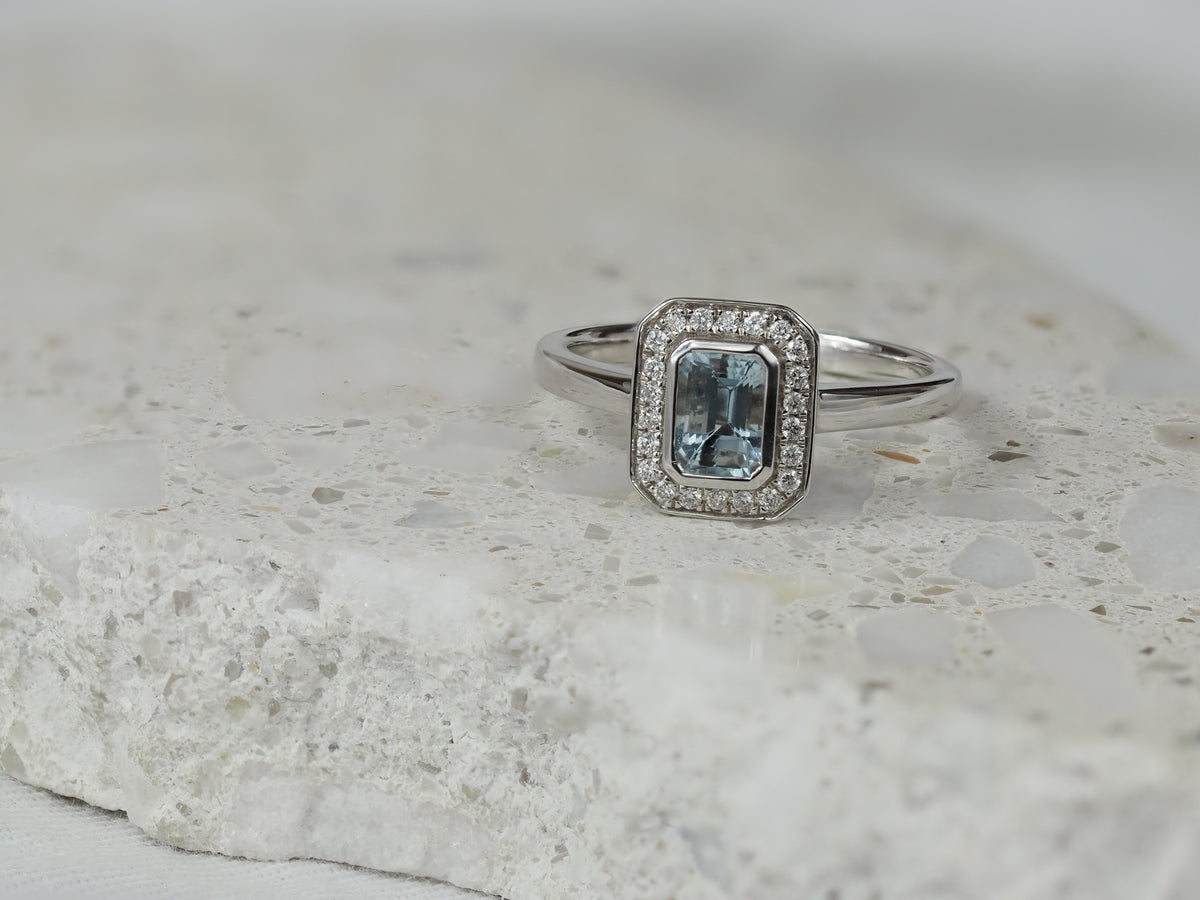 18ct White Gold Aquamarine and Diamond ring
