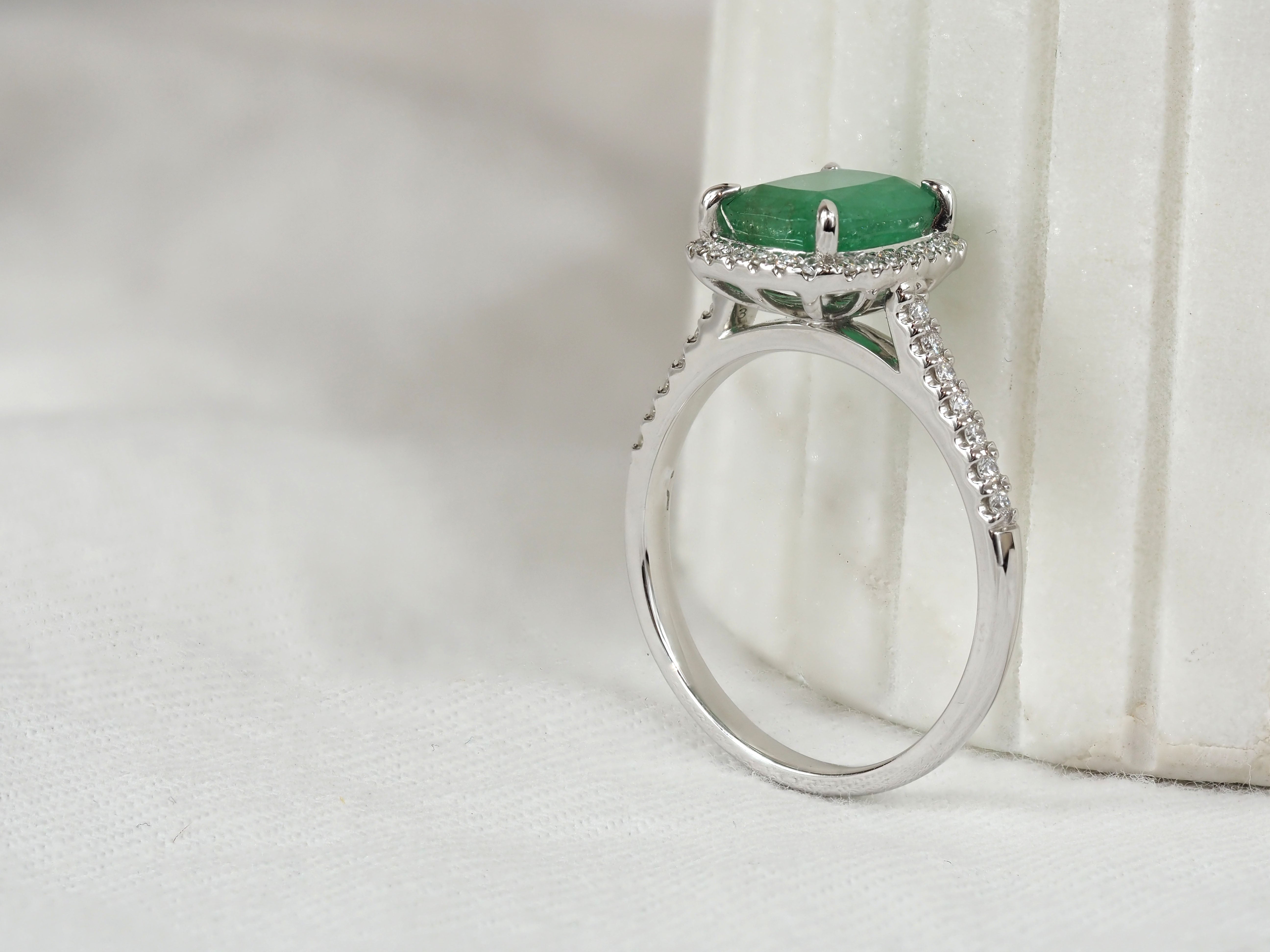 18ct White Gold Natural Emerald and Diamond Ring, 2ct Centre