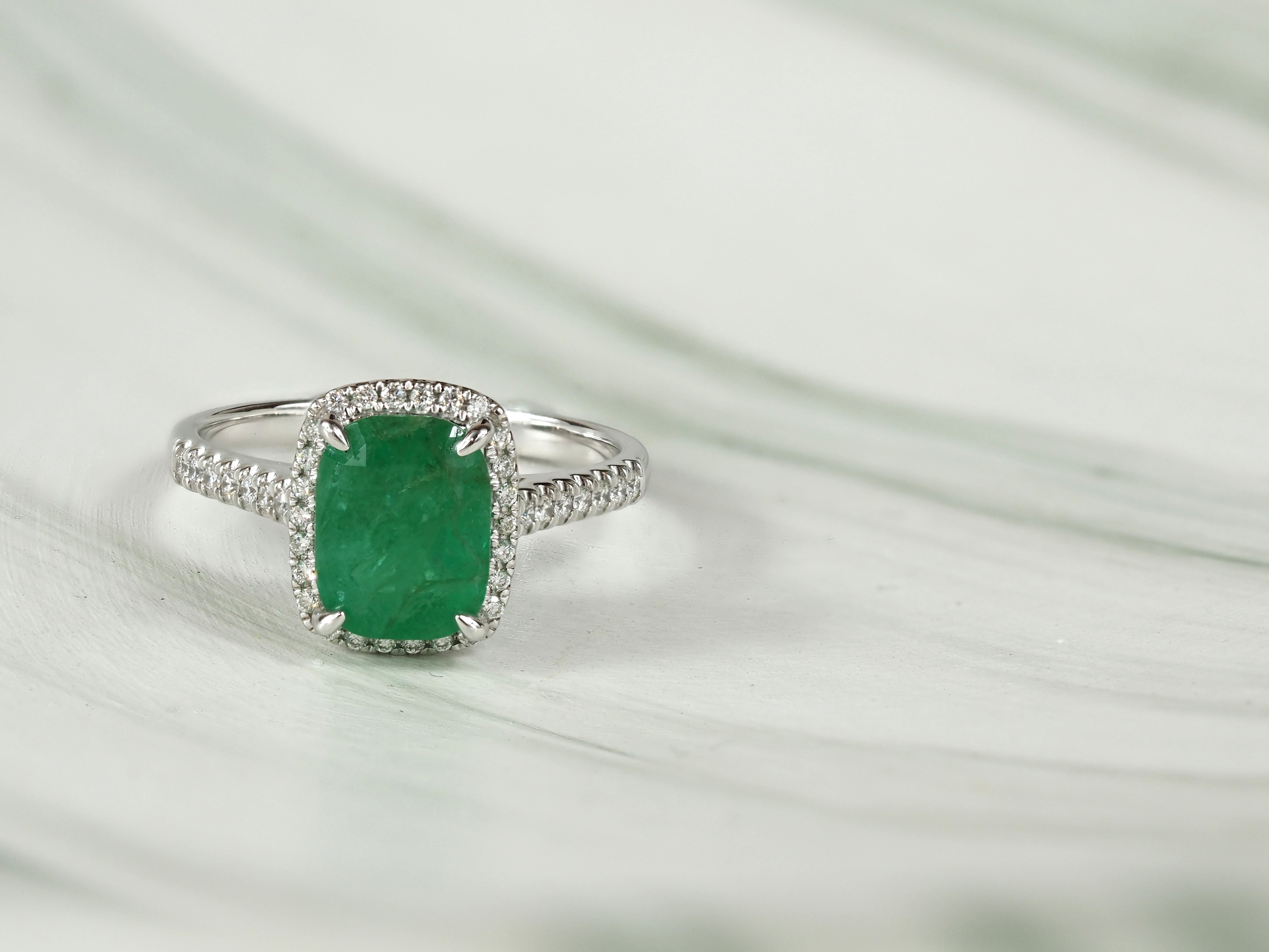 18ct White Gold Natural Emerald and Diamond Ring, 2ct Centre