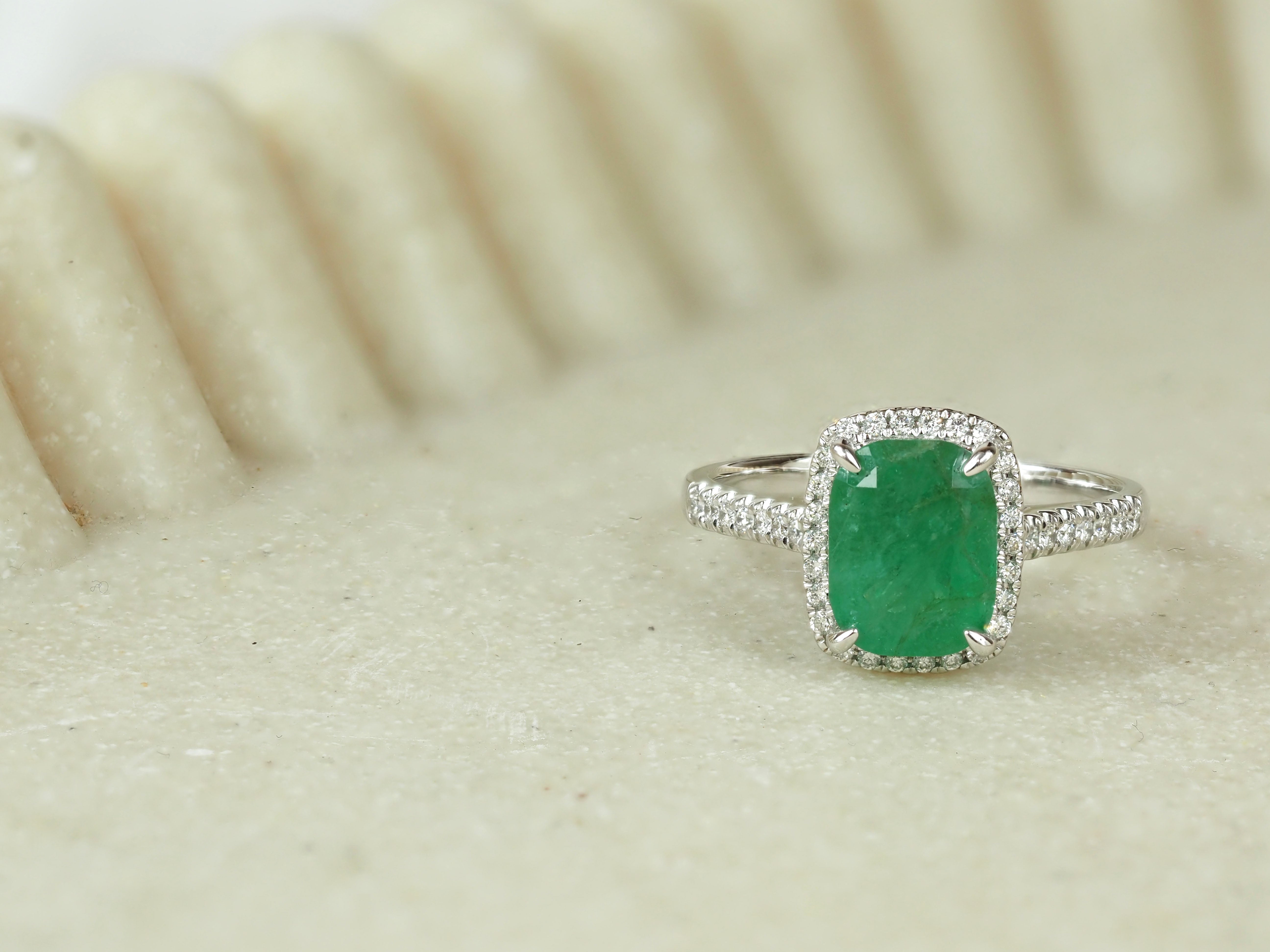 18ct White Gold Natural Emerald and Diamond Ring, 2ct Centre