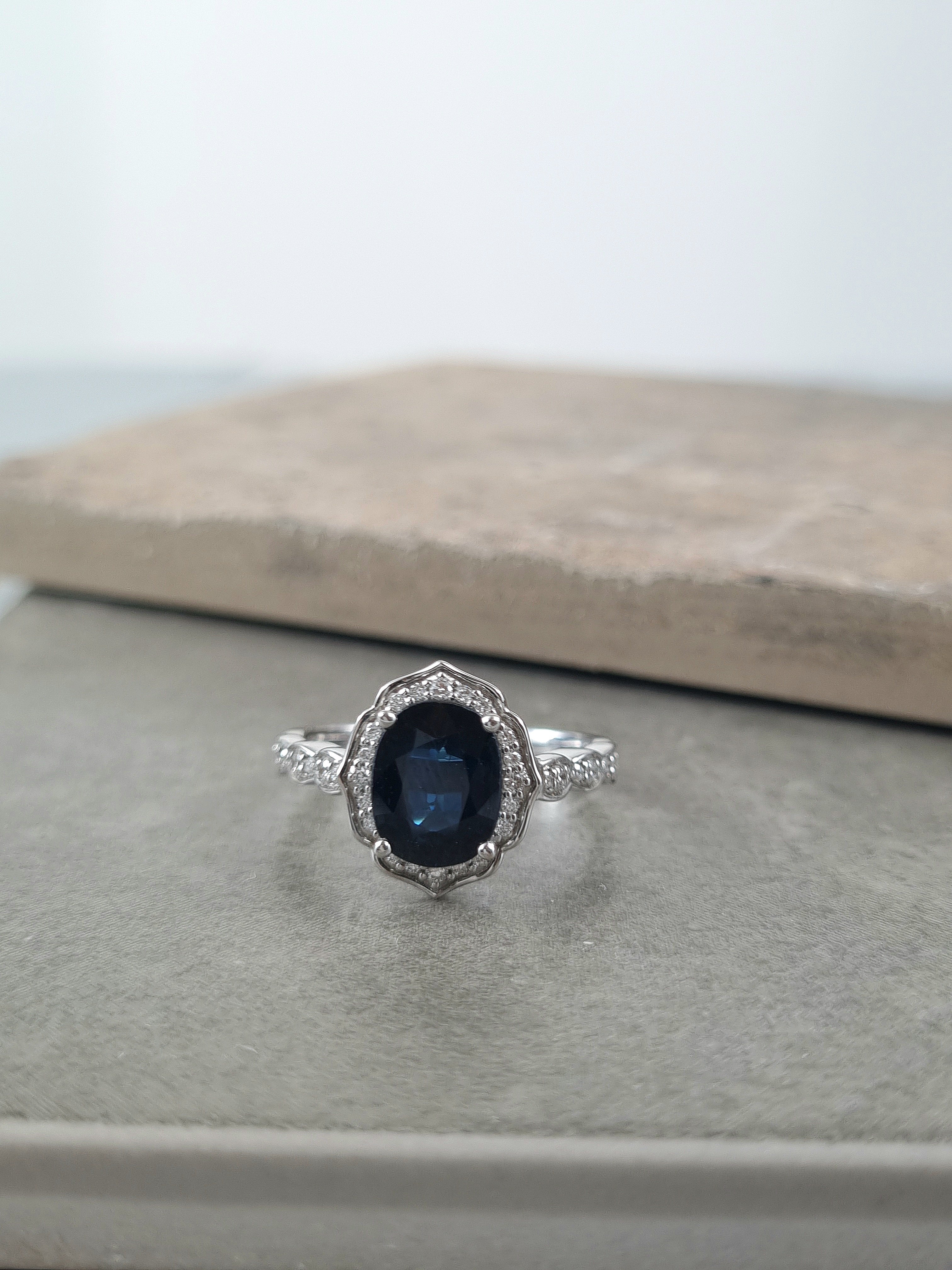 18ct White Gold Sapphire and Diamond ring