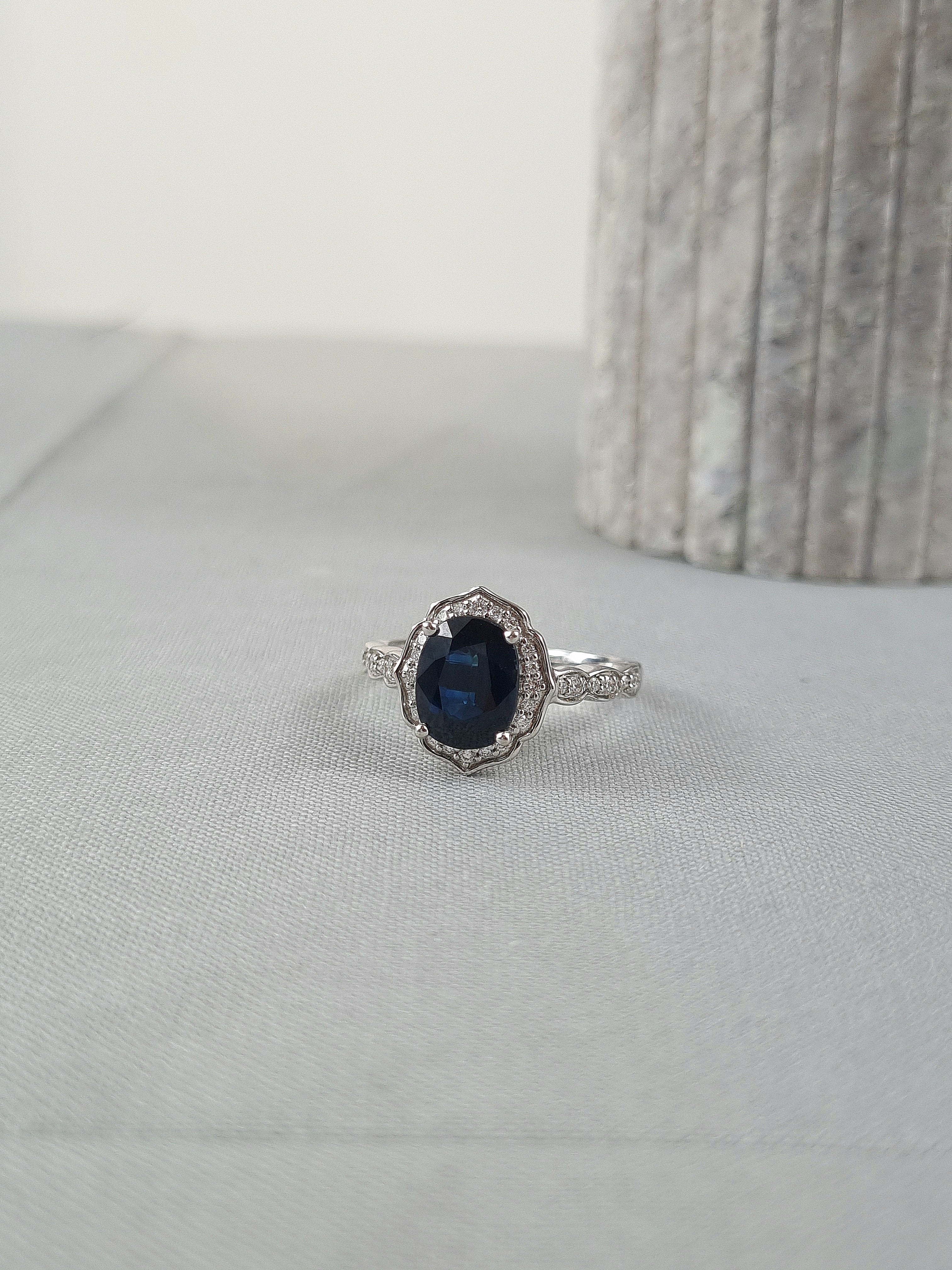 18ct White Gold Sapphire and Diamond ring