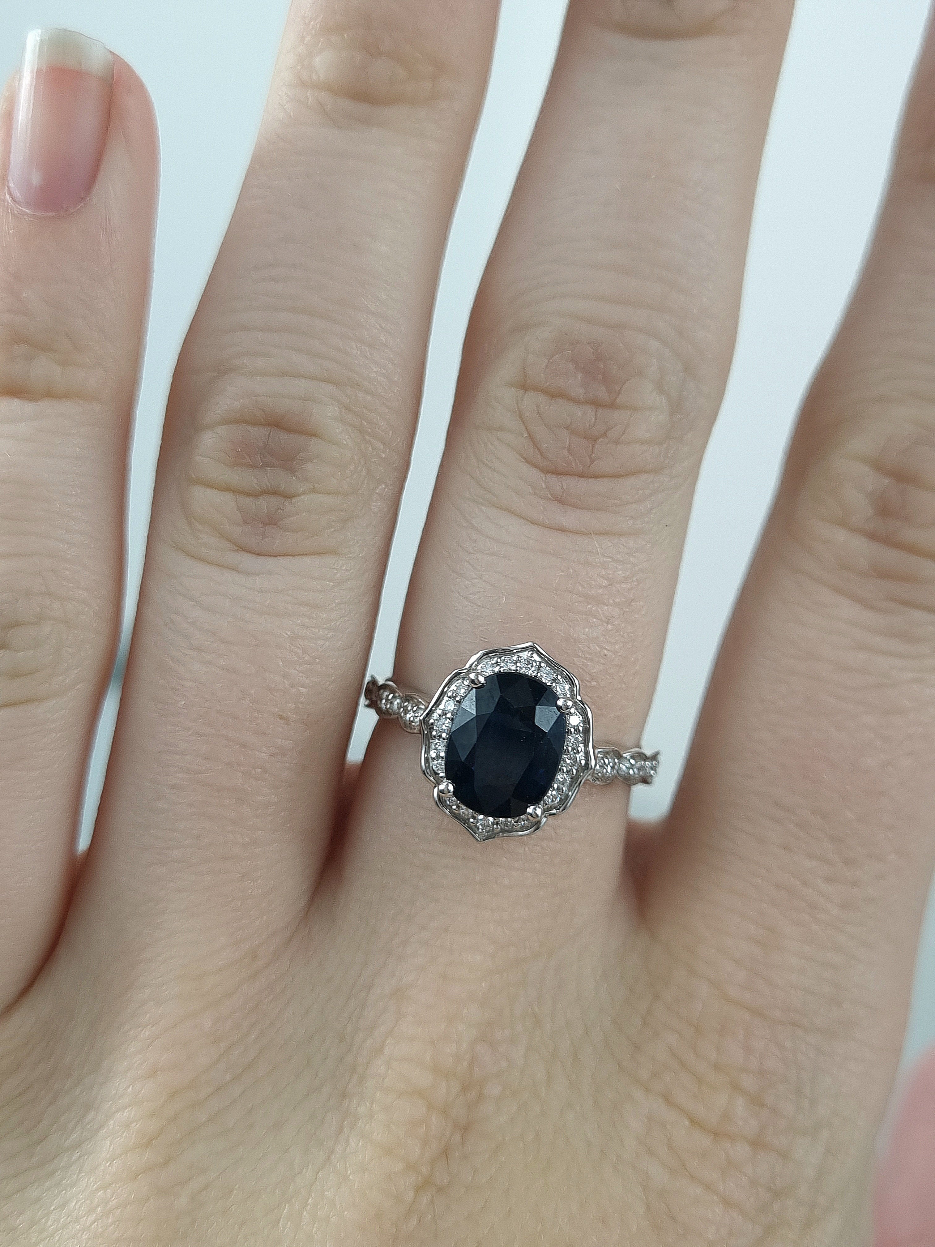 18ct White Gold Sapphire and Diamond ring