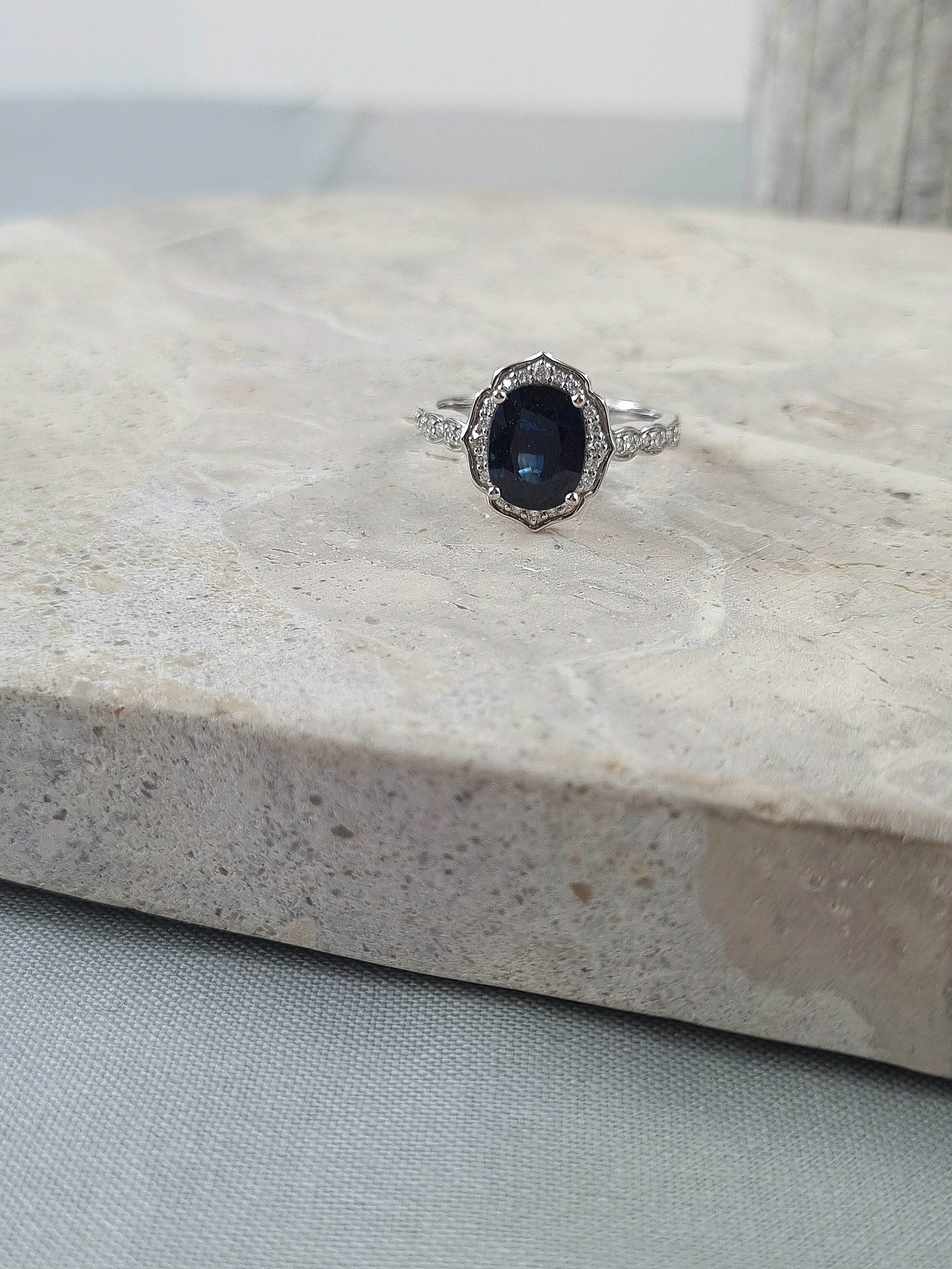 18ct White Gold Sapphire and Diamond ring