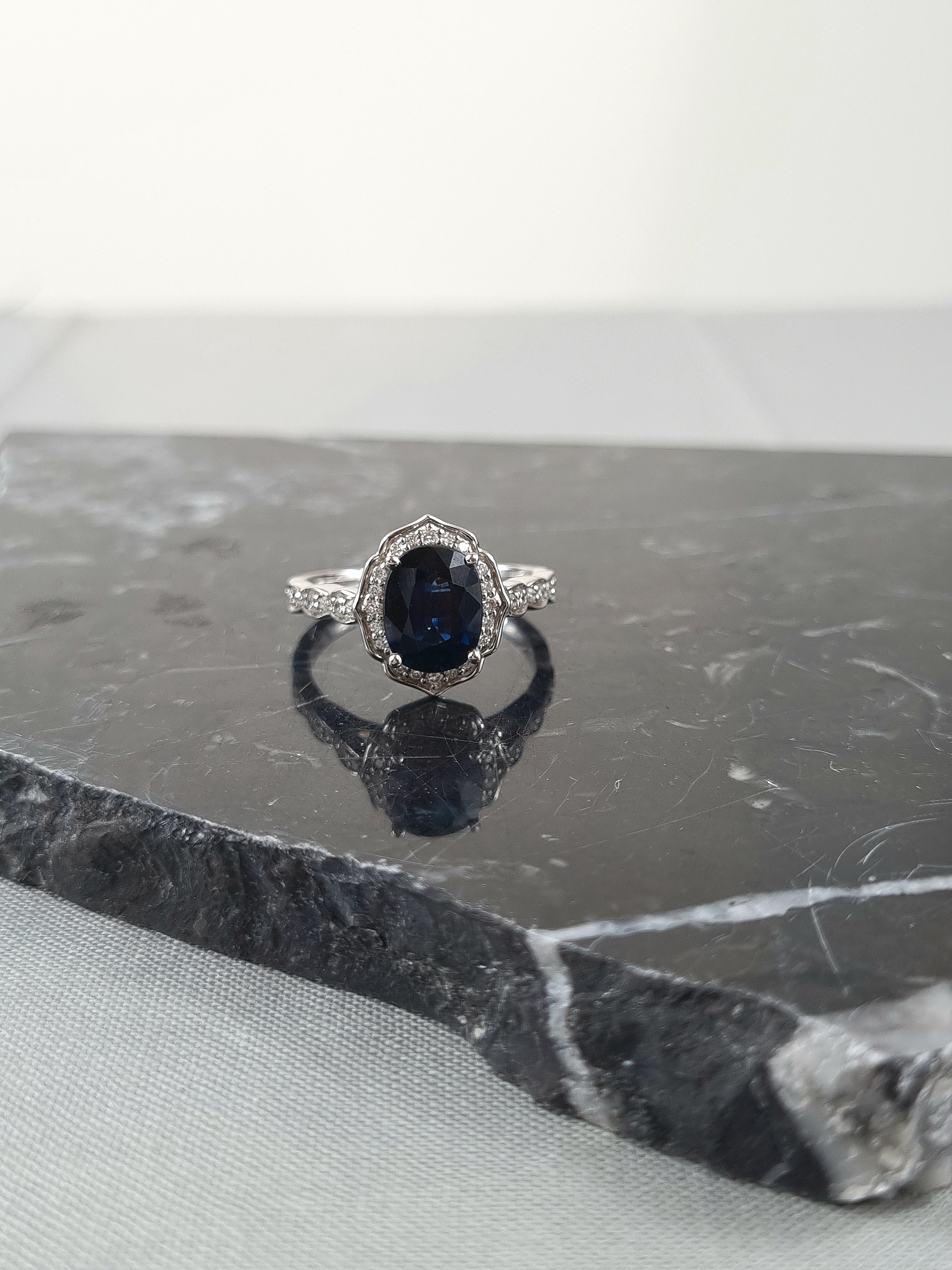 18ct White Gold Sapphire and Diamond ring