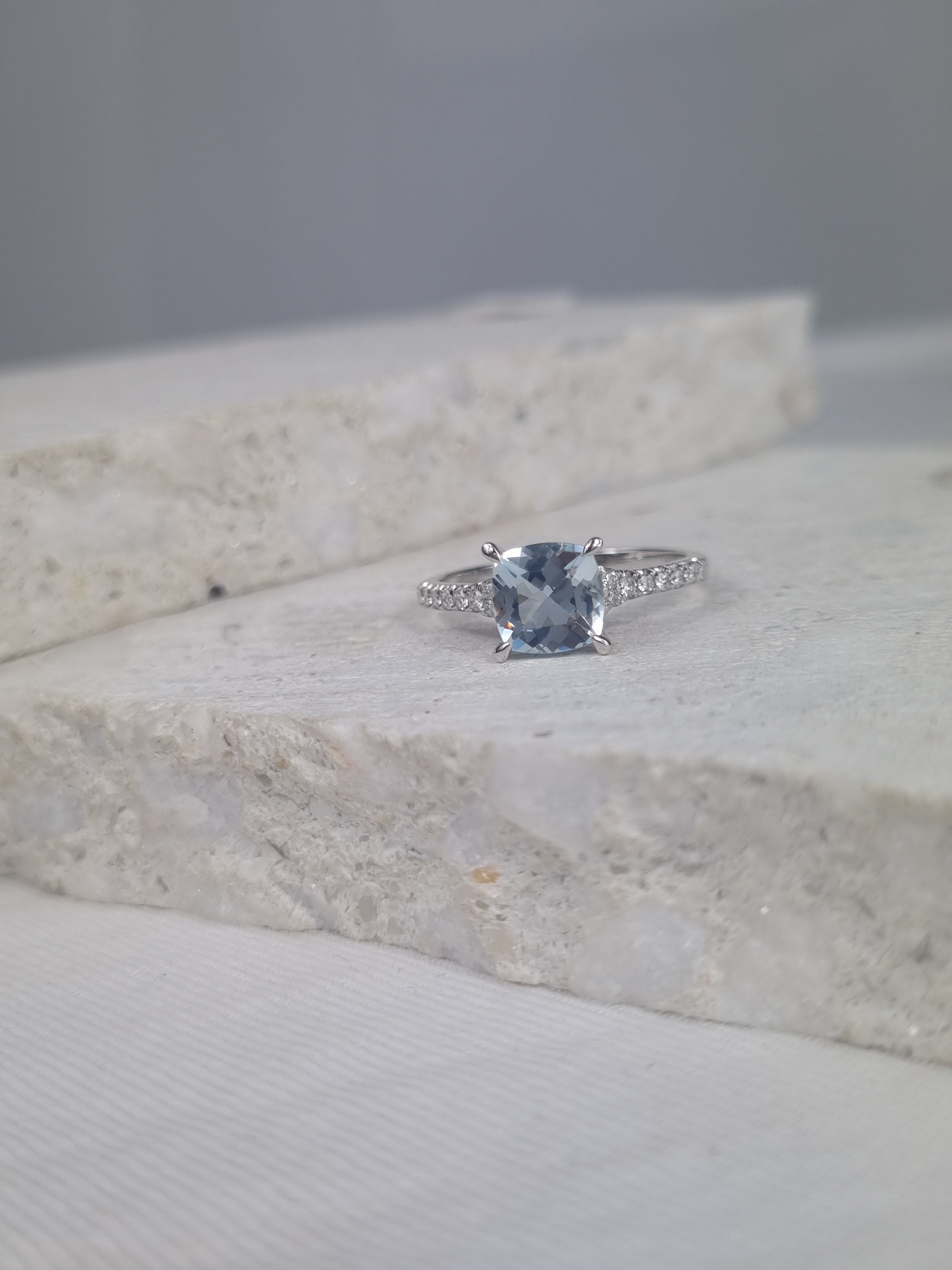 18ct White Gold Aquamarine and Diamond ring
