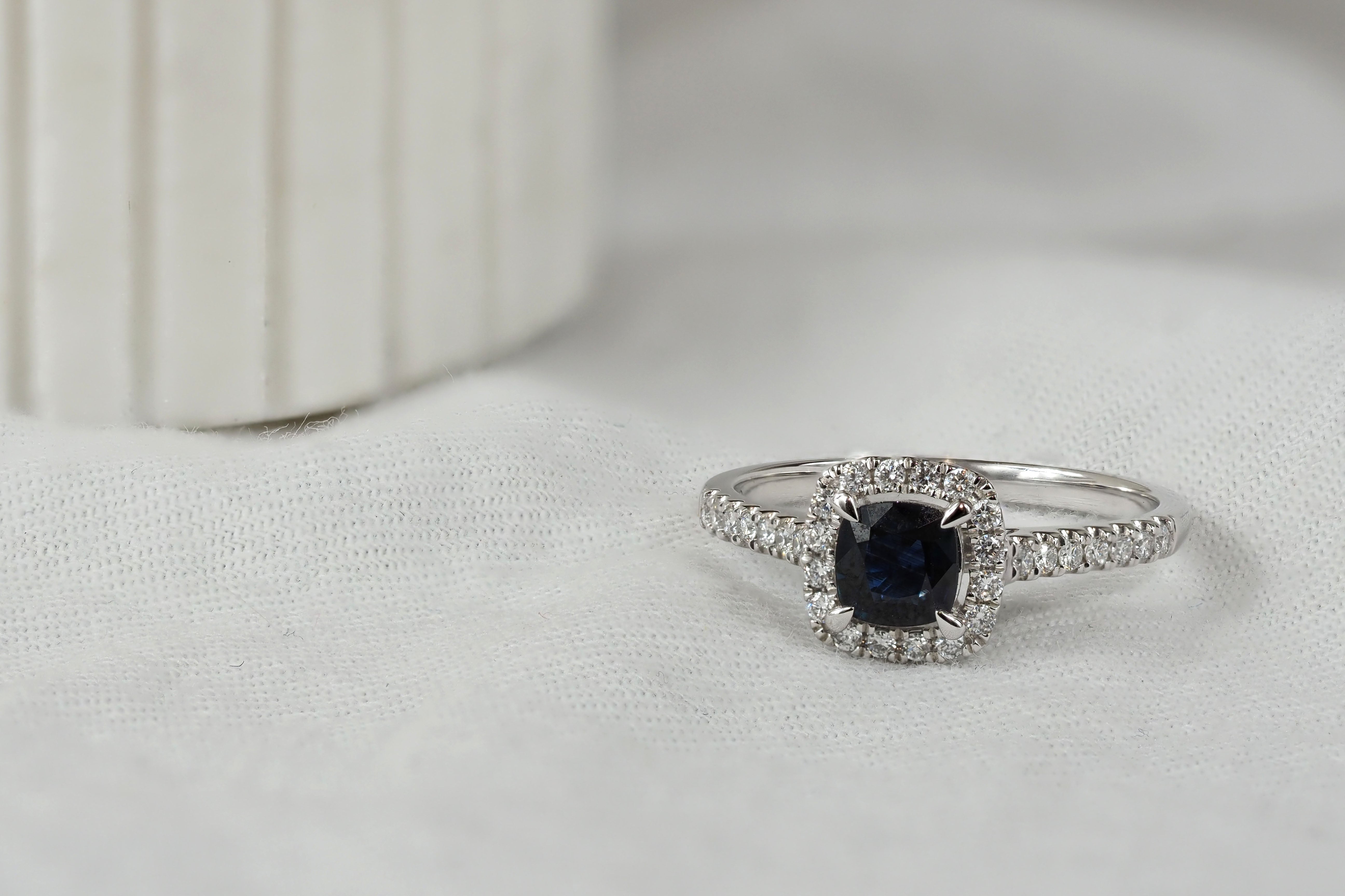 18ct White Gold Sapphire and Diamond ring, 0.56ct centre