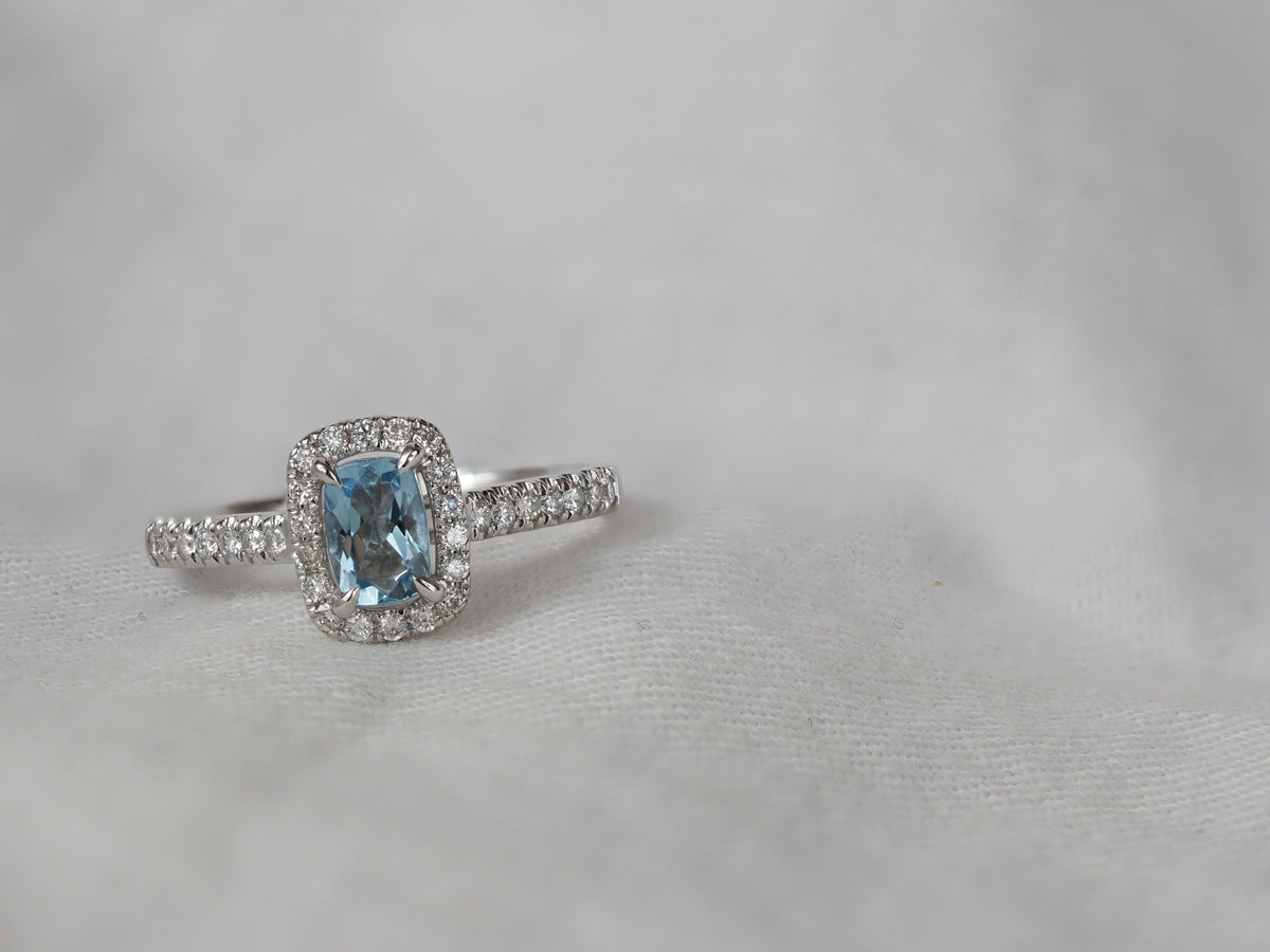 18ct White Gold Aquamarine and Diamond ring