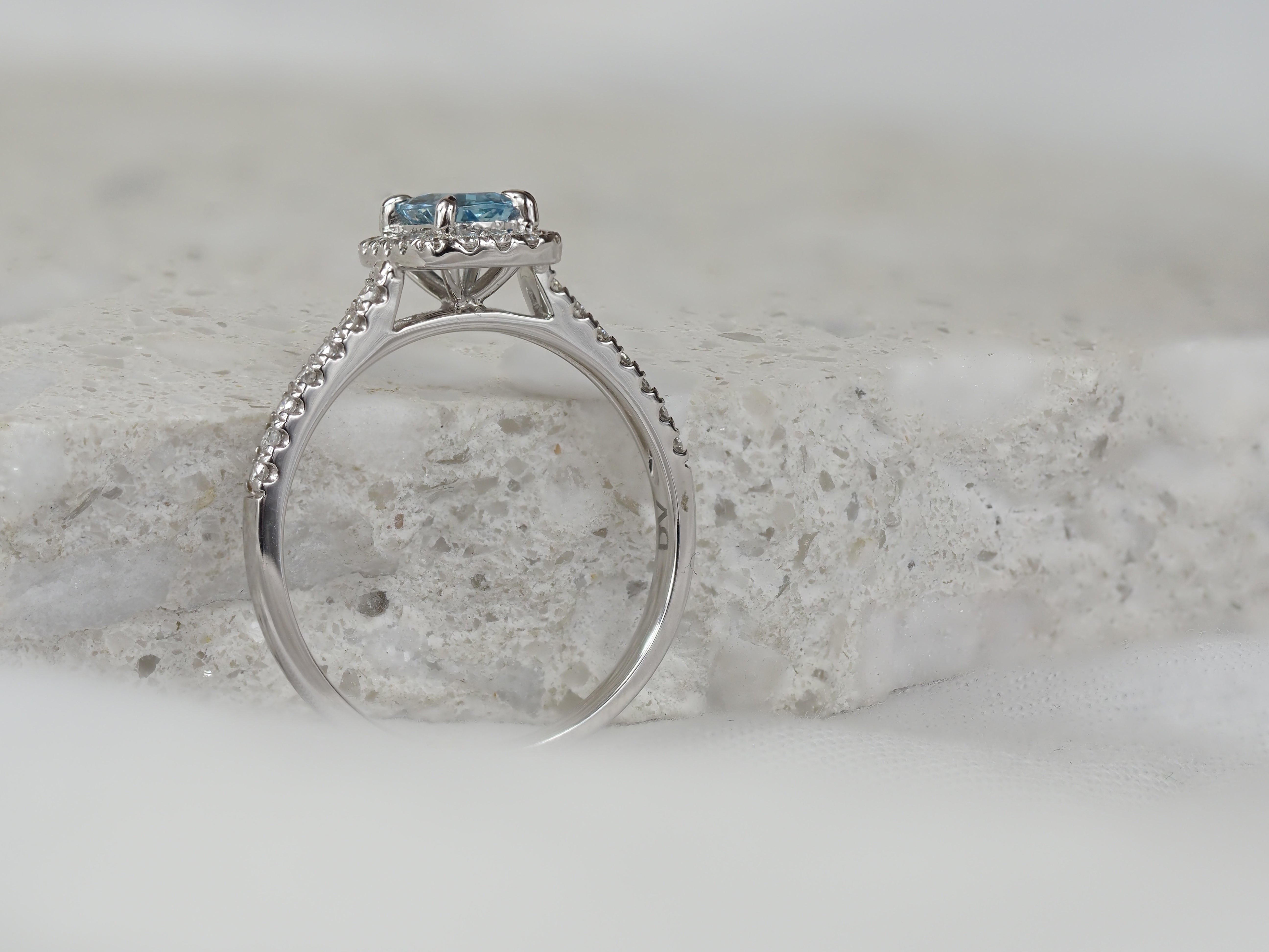 18ct White Gold Aquamarine and Diamond ring